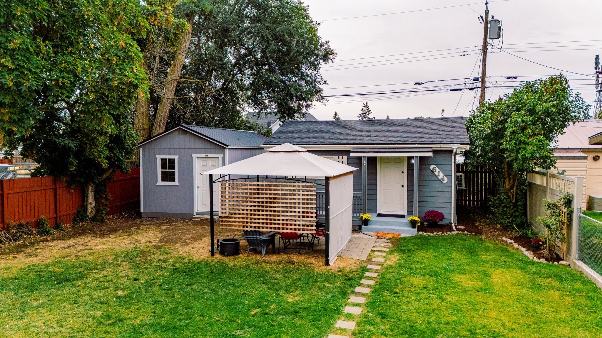 614 E Gordon Ave - Photo 2
