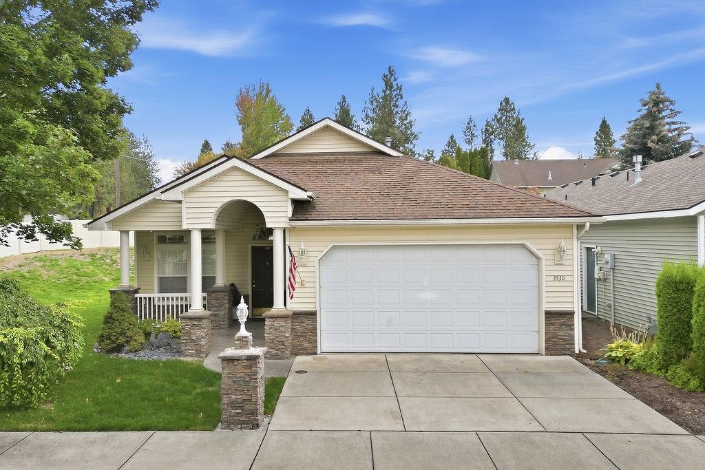 3530 E Carroll Ln - Photo 1