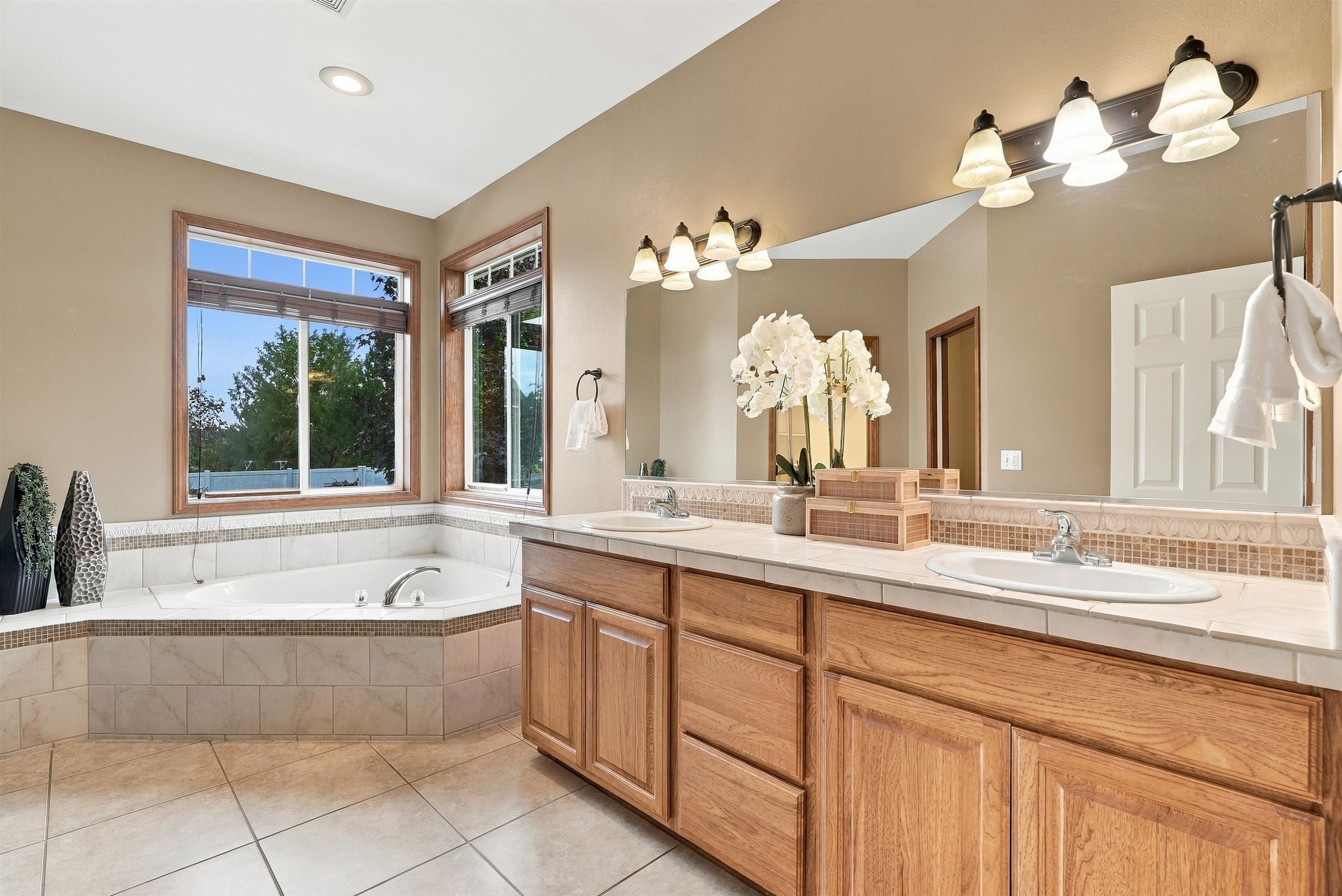 2518 S Viewmont Dr - Photo 16