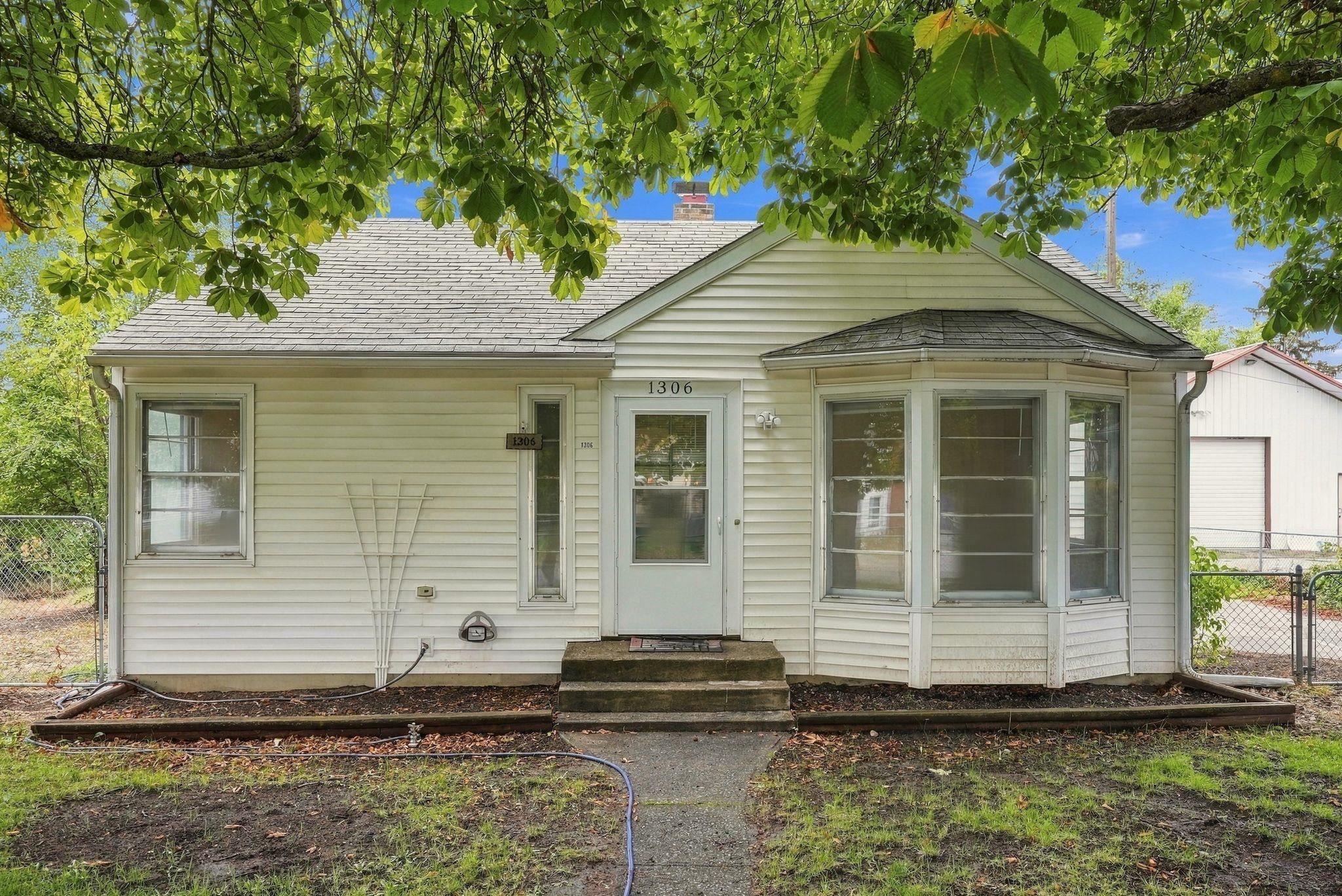 1306 N Farr Rd - Photo 1