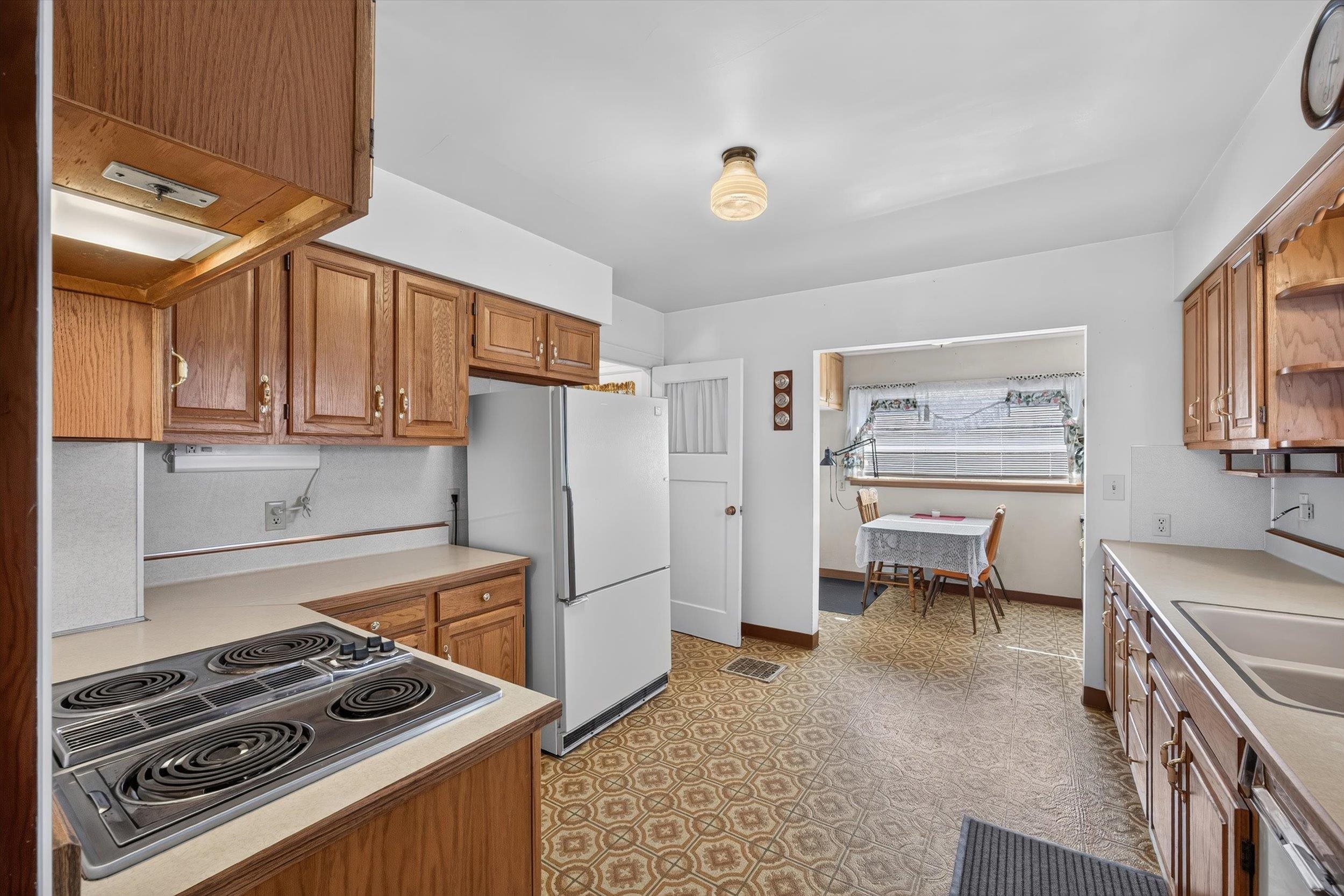 102 E 1st Ave - Photo 9
