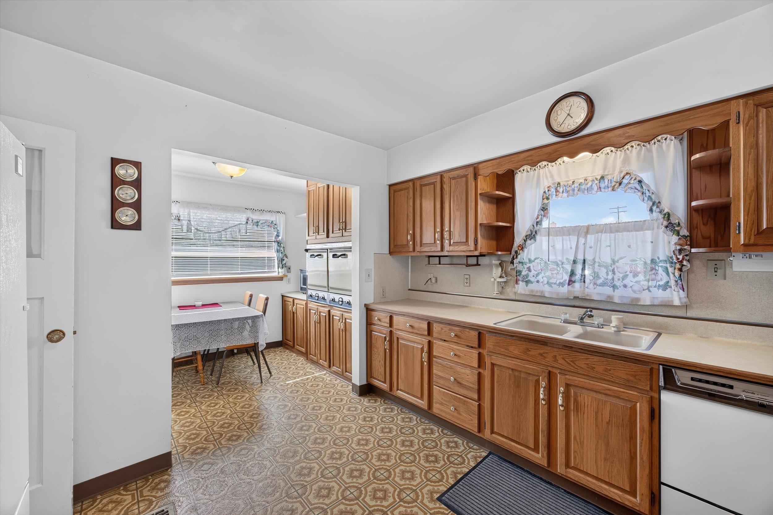 102 E 1st Ave - Photo 12