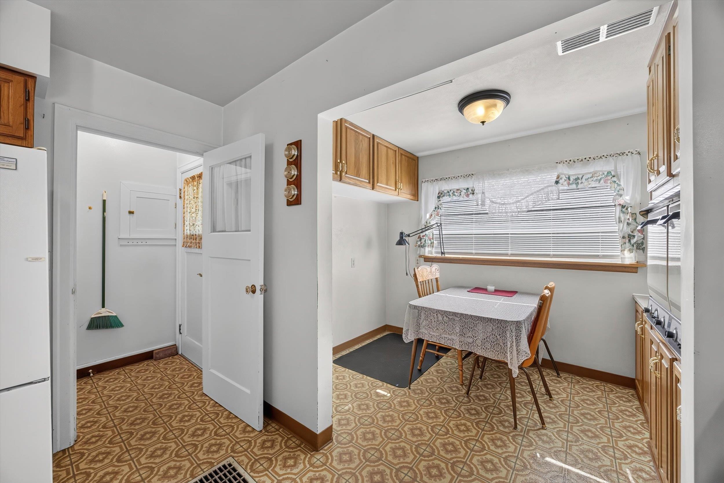 102 E 1st Ave - Photo 13