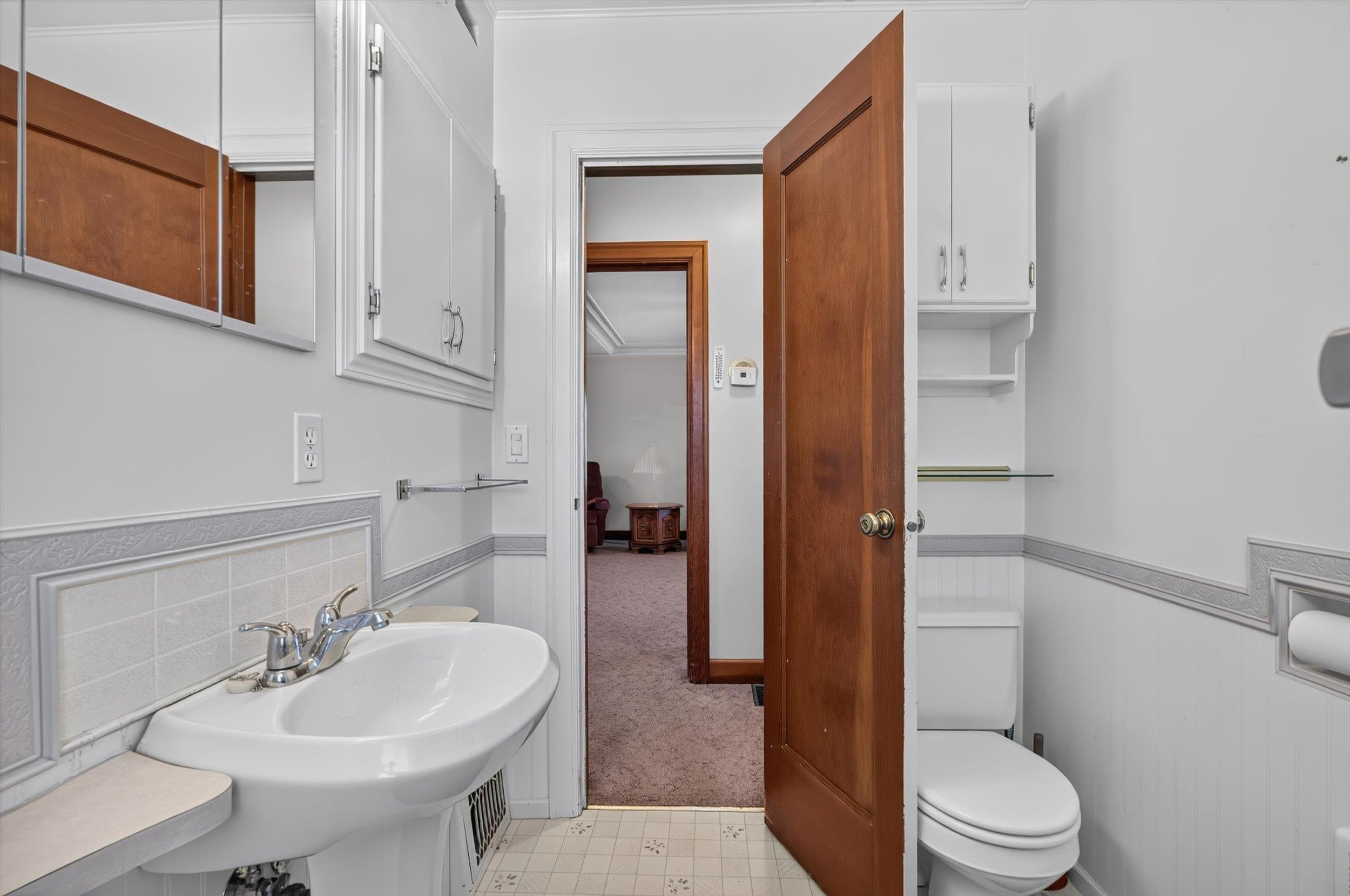 102 E 1st Ave - Photo 17