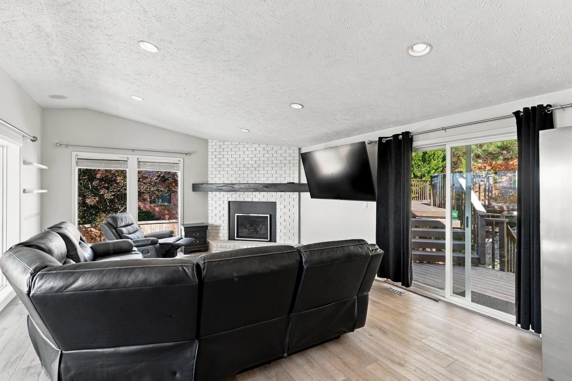 2212 W Weile Ave - Photo 3