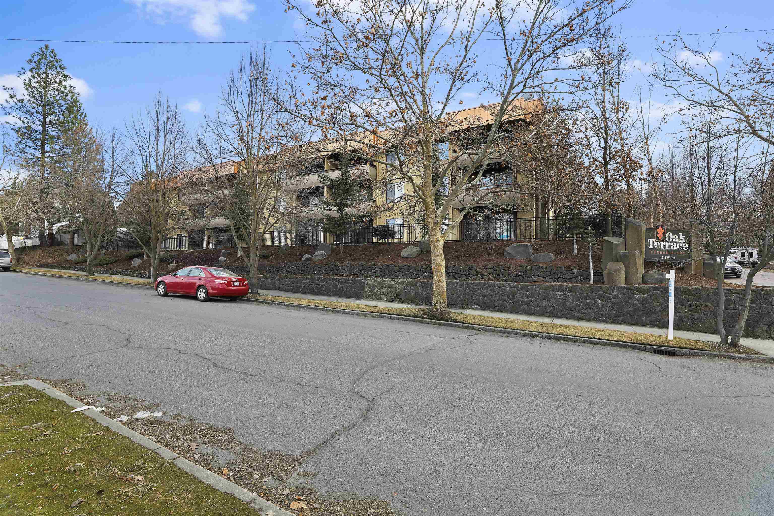 1711 W 7th Ave - Photo 2