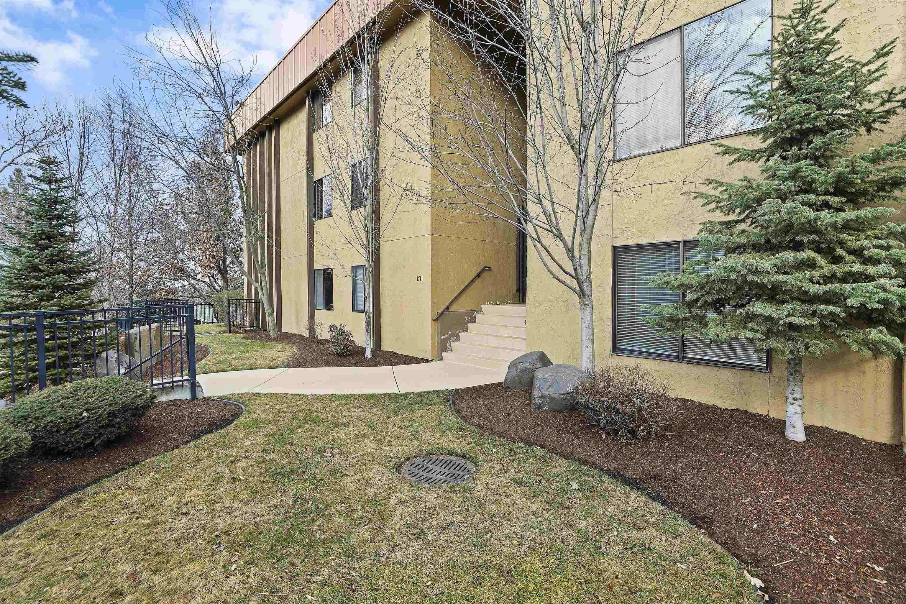 1711 W 7th Ave - Photo 3