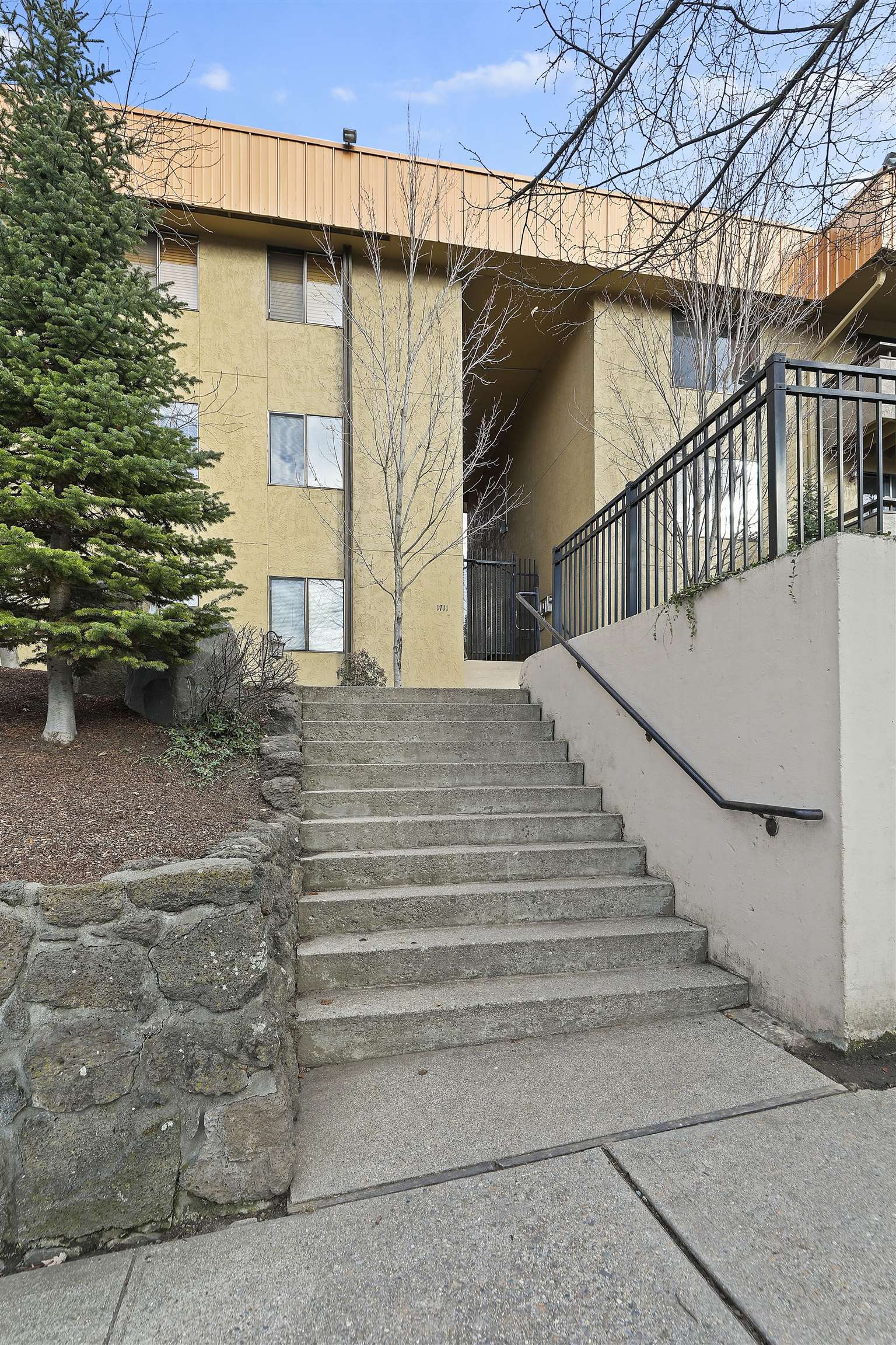 1711 W 7th Ave - Photo 4