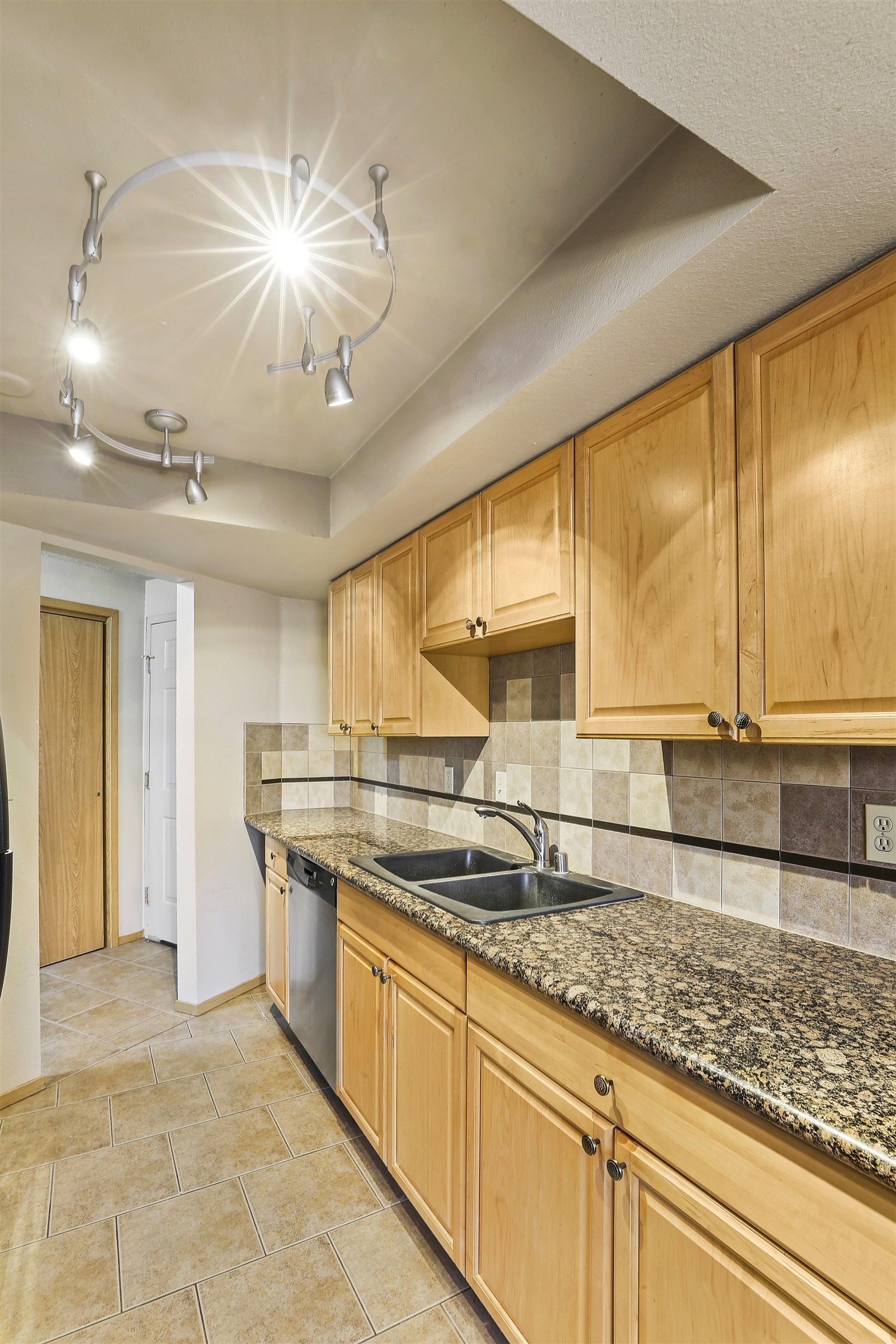 1711 W 7th Ave - Photo 10