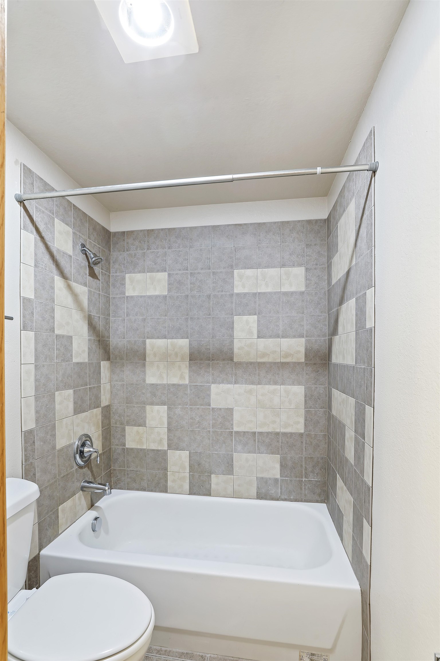1711 W 7th Ave - Photo 16