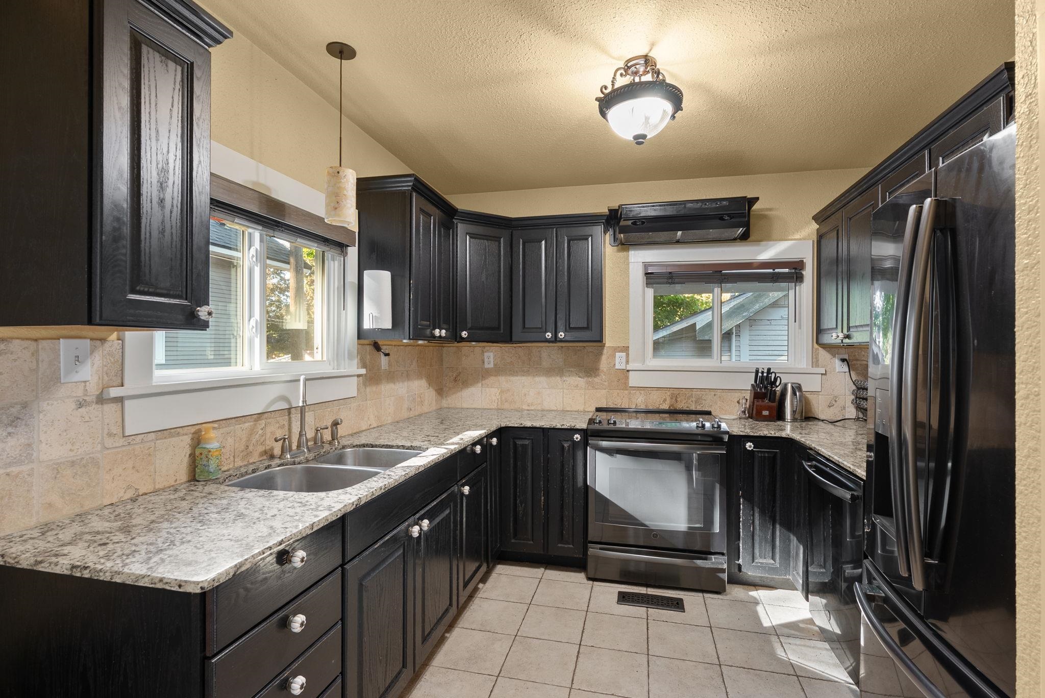1224 Perry St - Photo 9