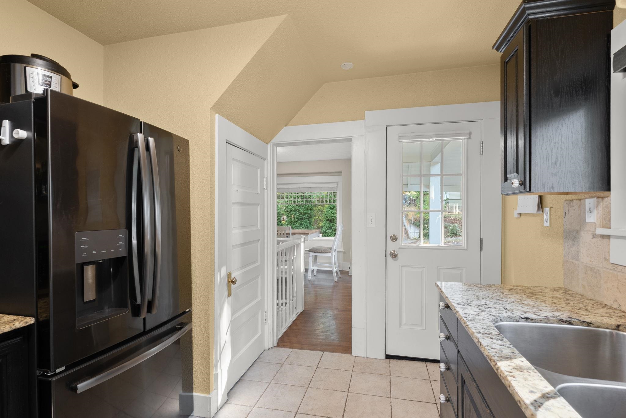 1224 Perry St - Photo 11