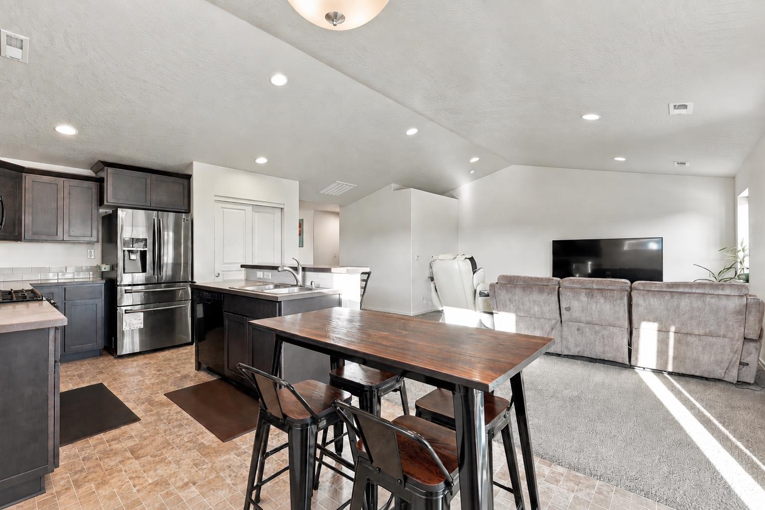 8531 W Pirates Ct - Photo 9