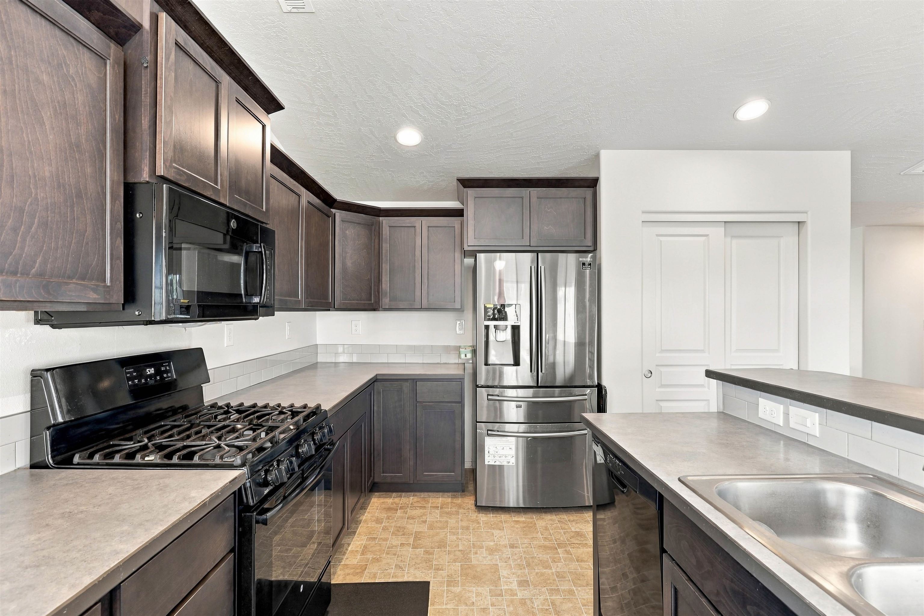 8531 W Pirates Ct - Photo 10