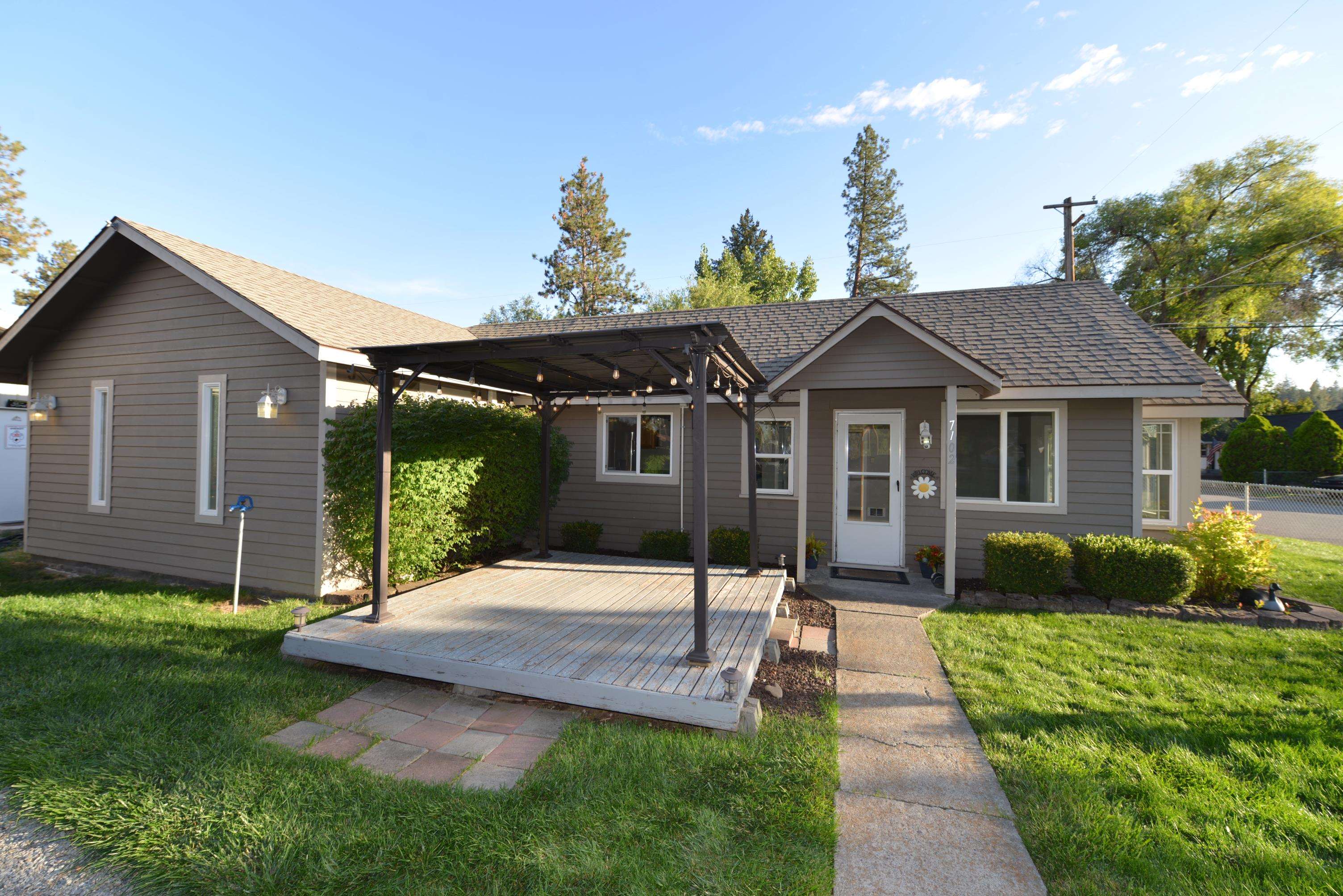 7102 E 9th Ave - Photo 1