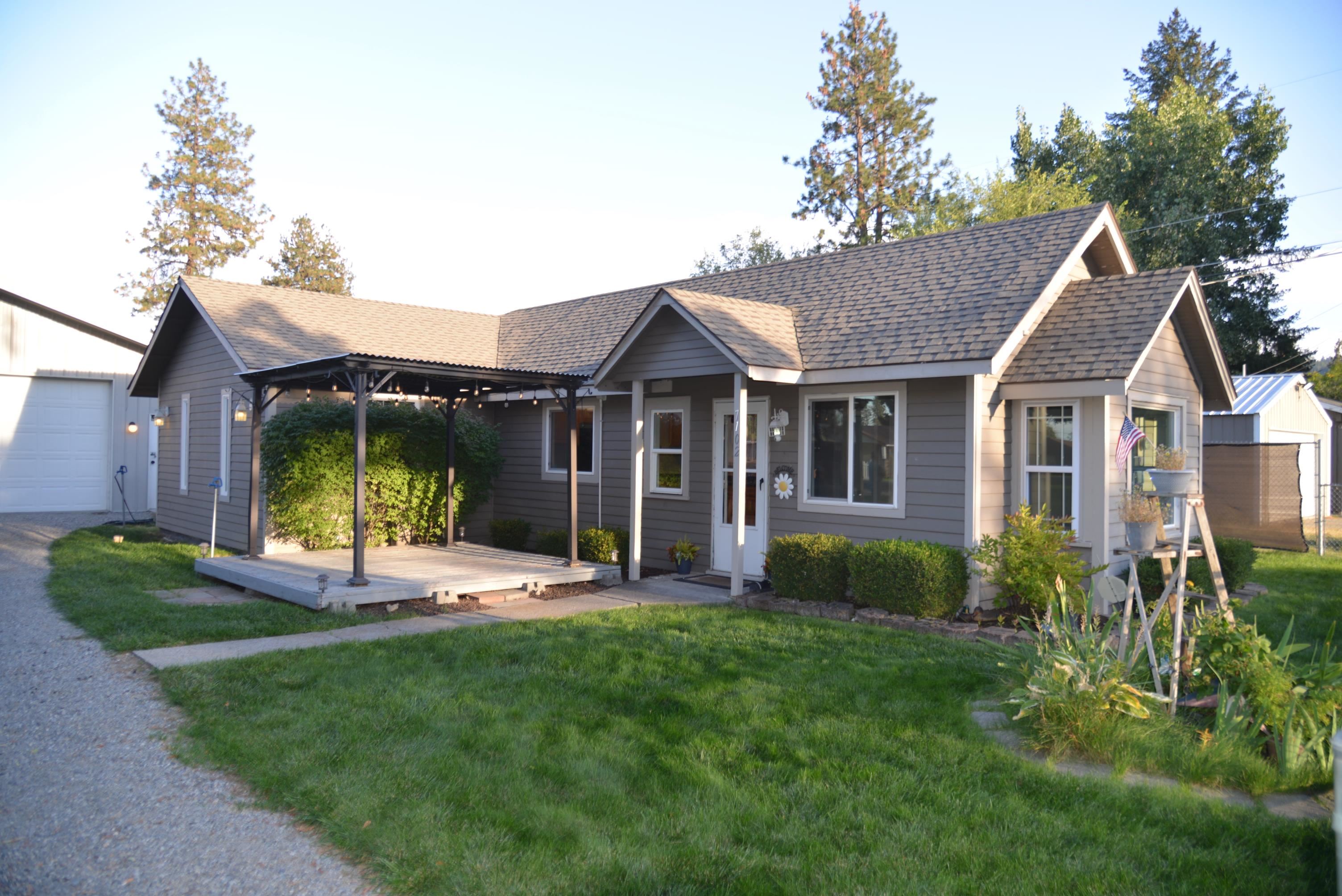 7102 E 9th Ave - Photo 2