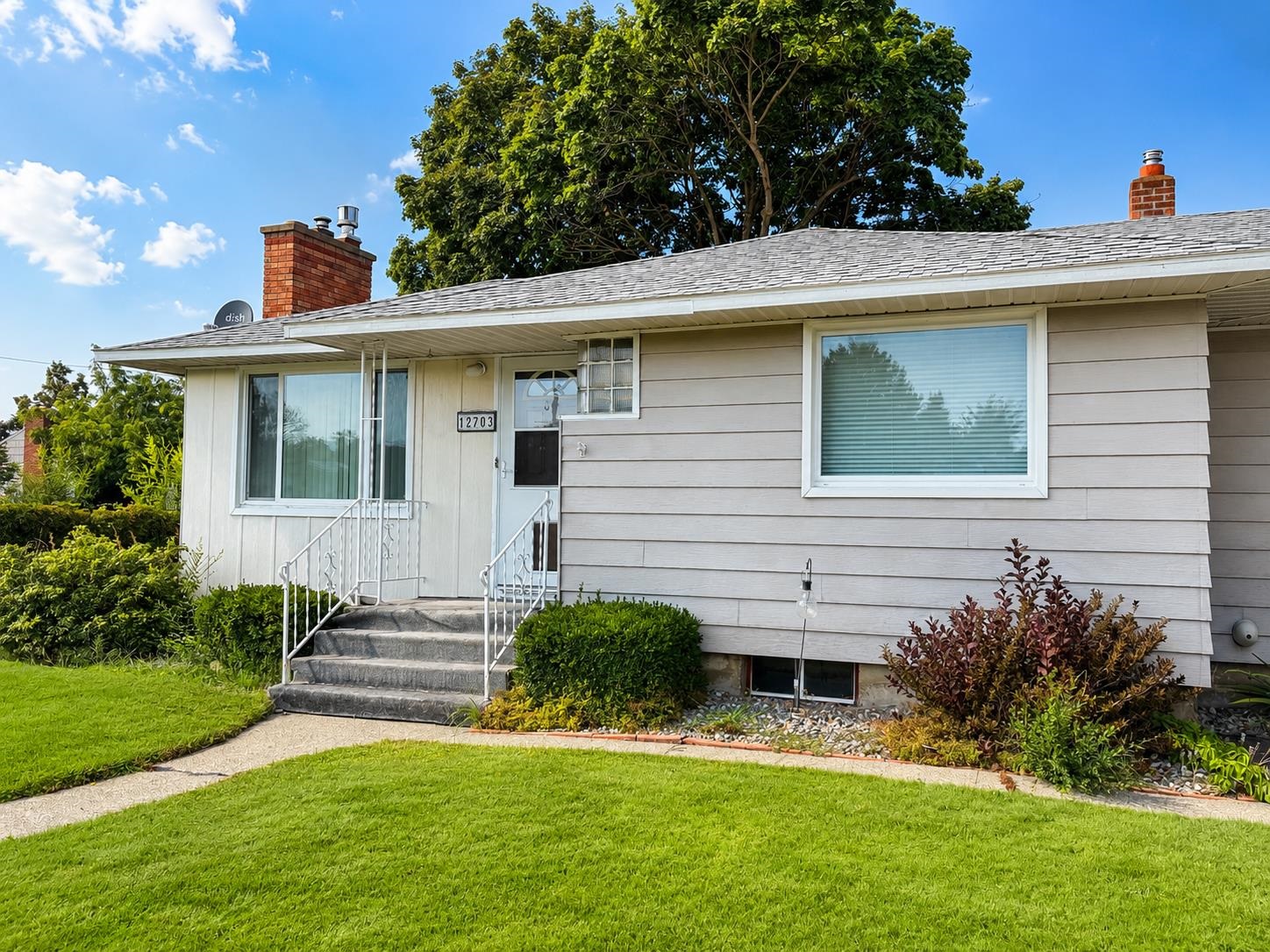 12703 E 8th Ave - Photo 2