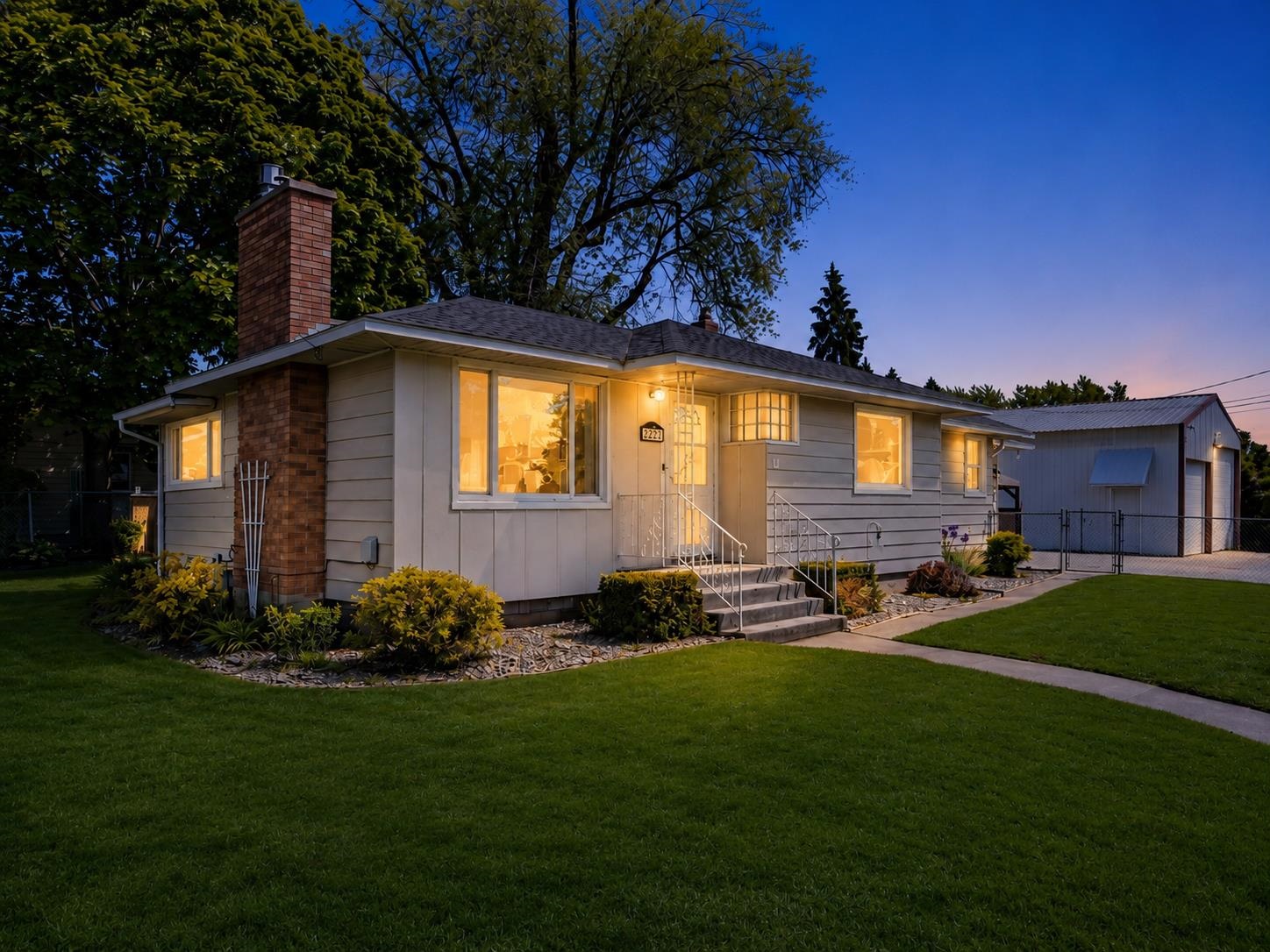 12703 E 8th Ave - Photo 4