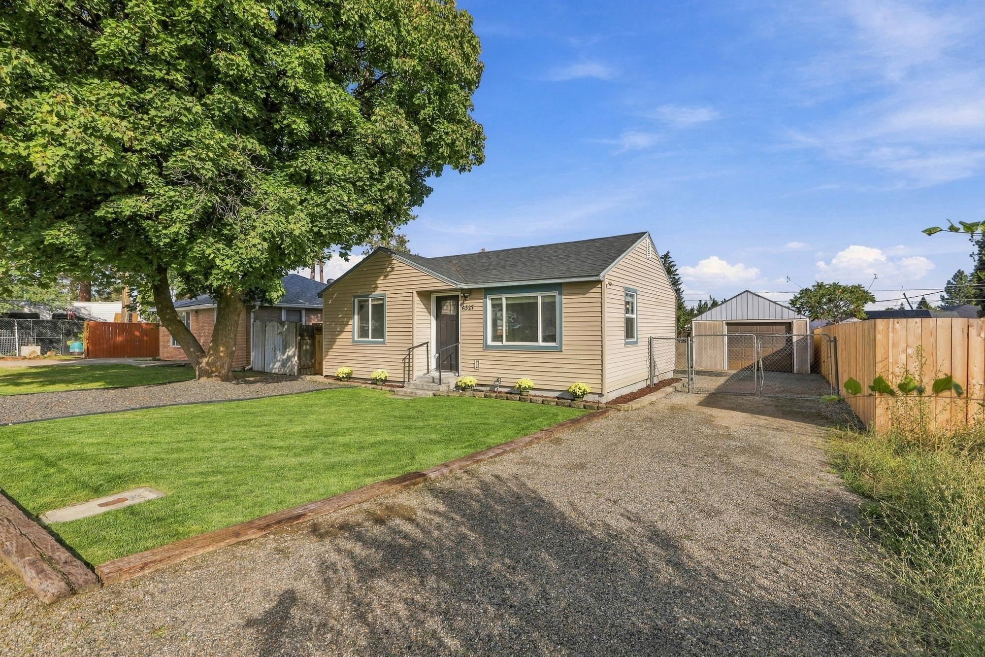 6327 E 7th Ave - Photo 3