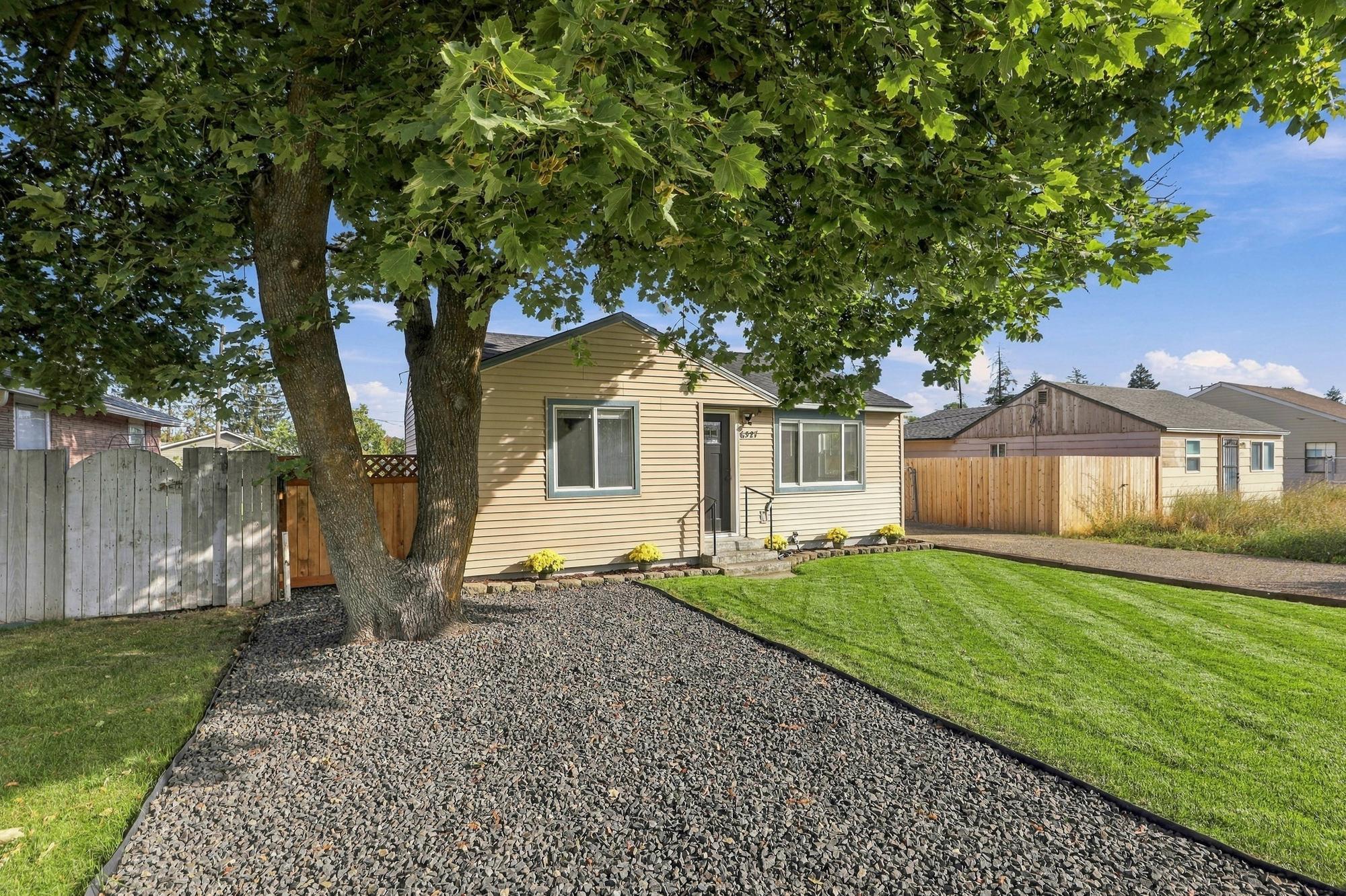 6327 E 7th Ave - Photo 2