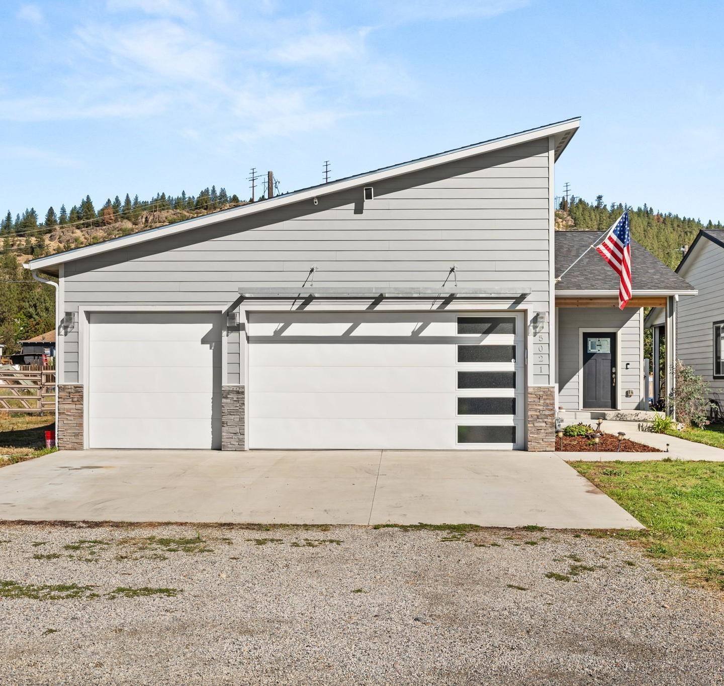 5021 E Grace Ave - Photo 1