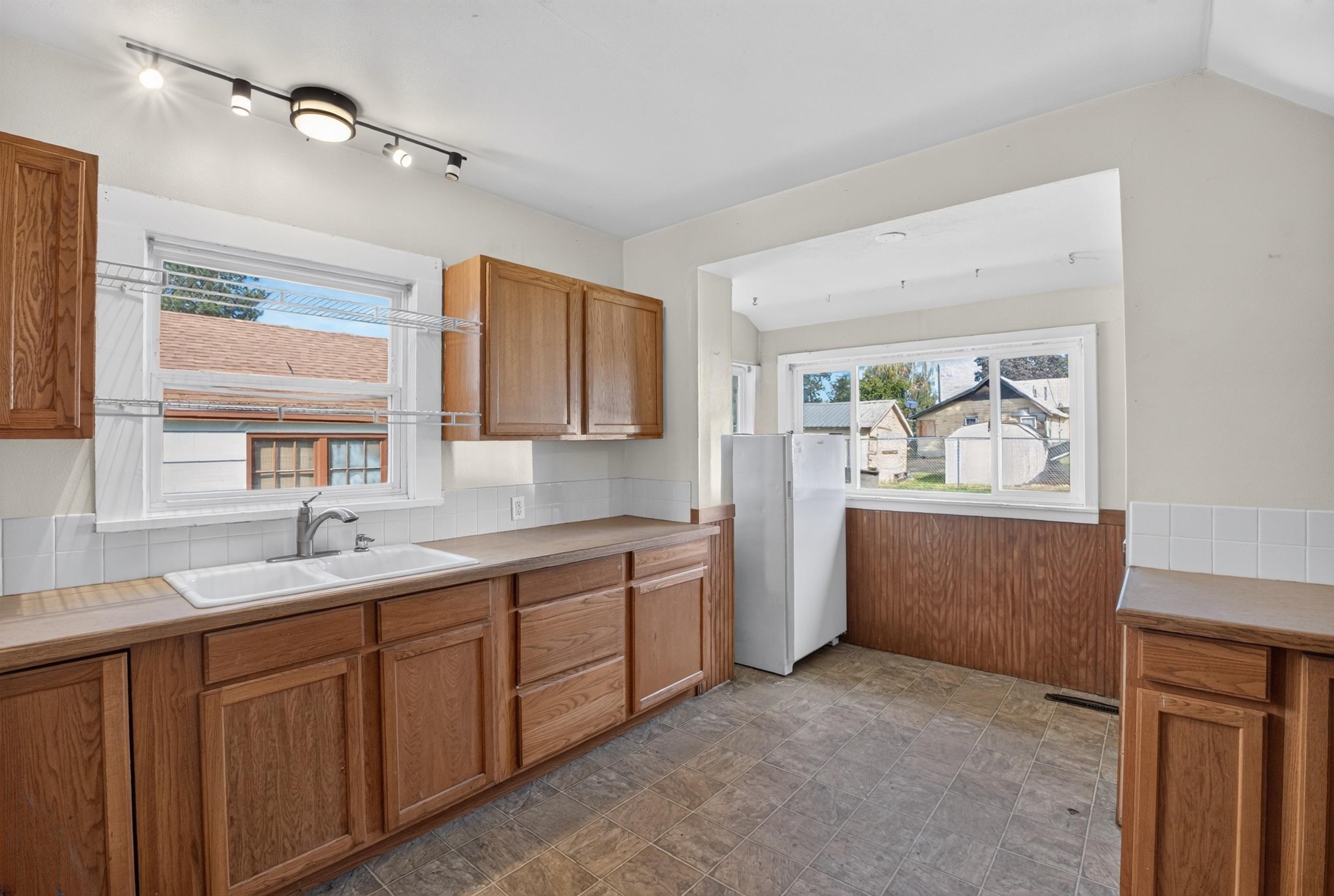 1105 E Olympic Ave - Photo 18