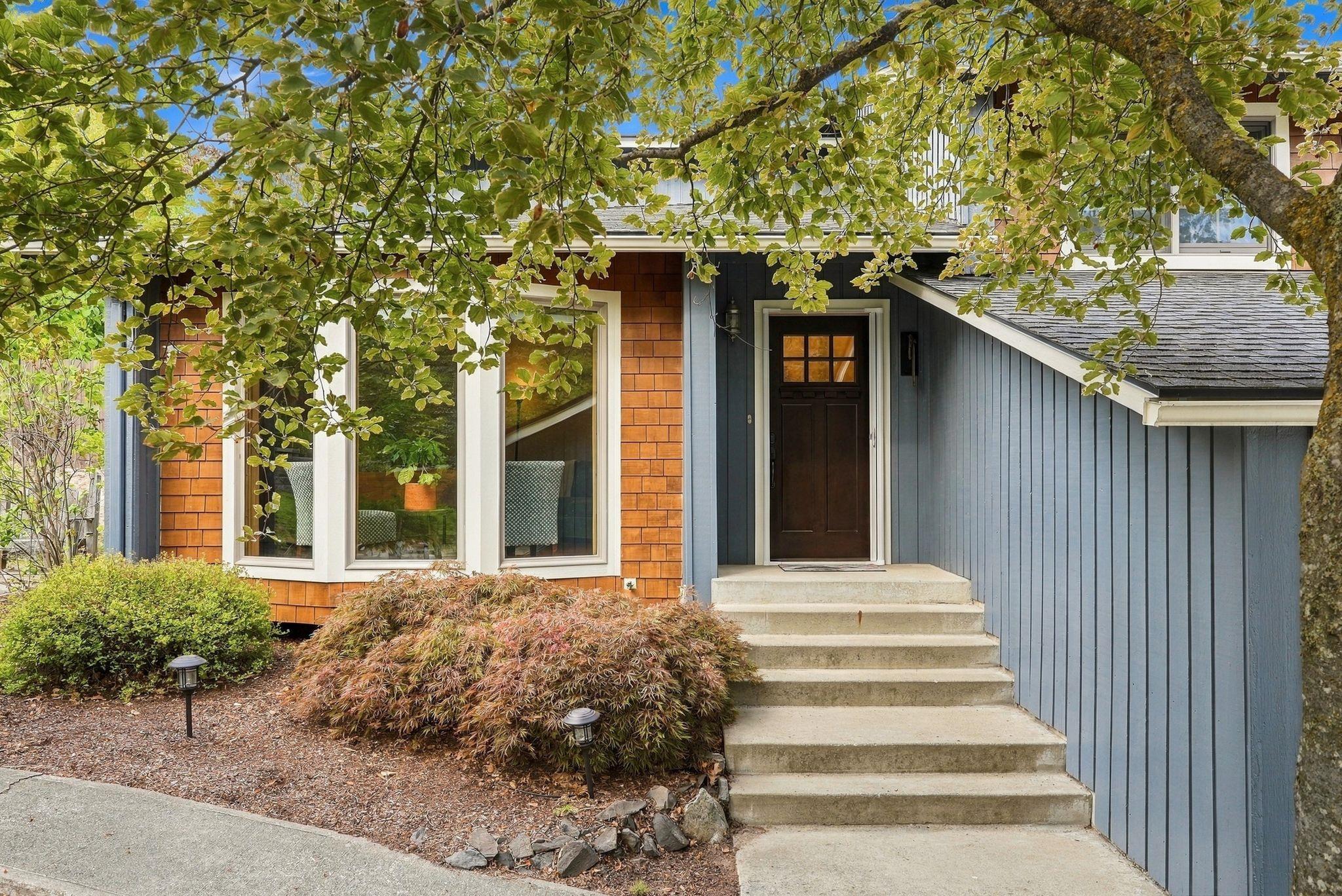 4827 E 46th Ave - Photo 2