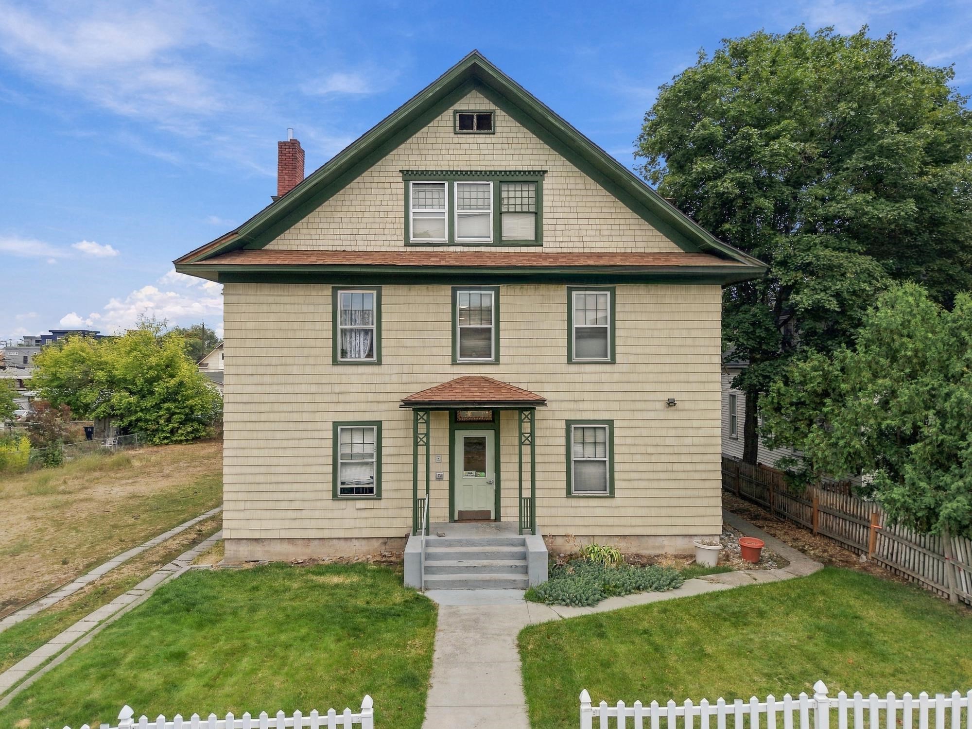1414 N LINCOLN St - Photo 2