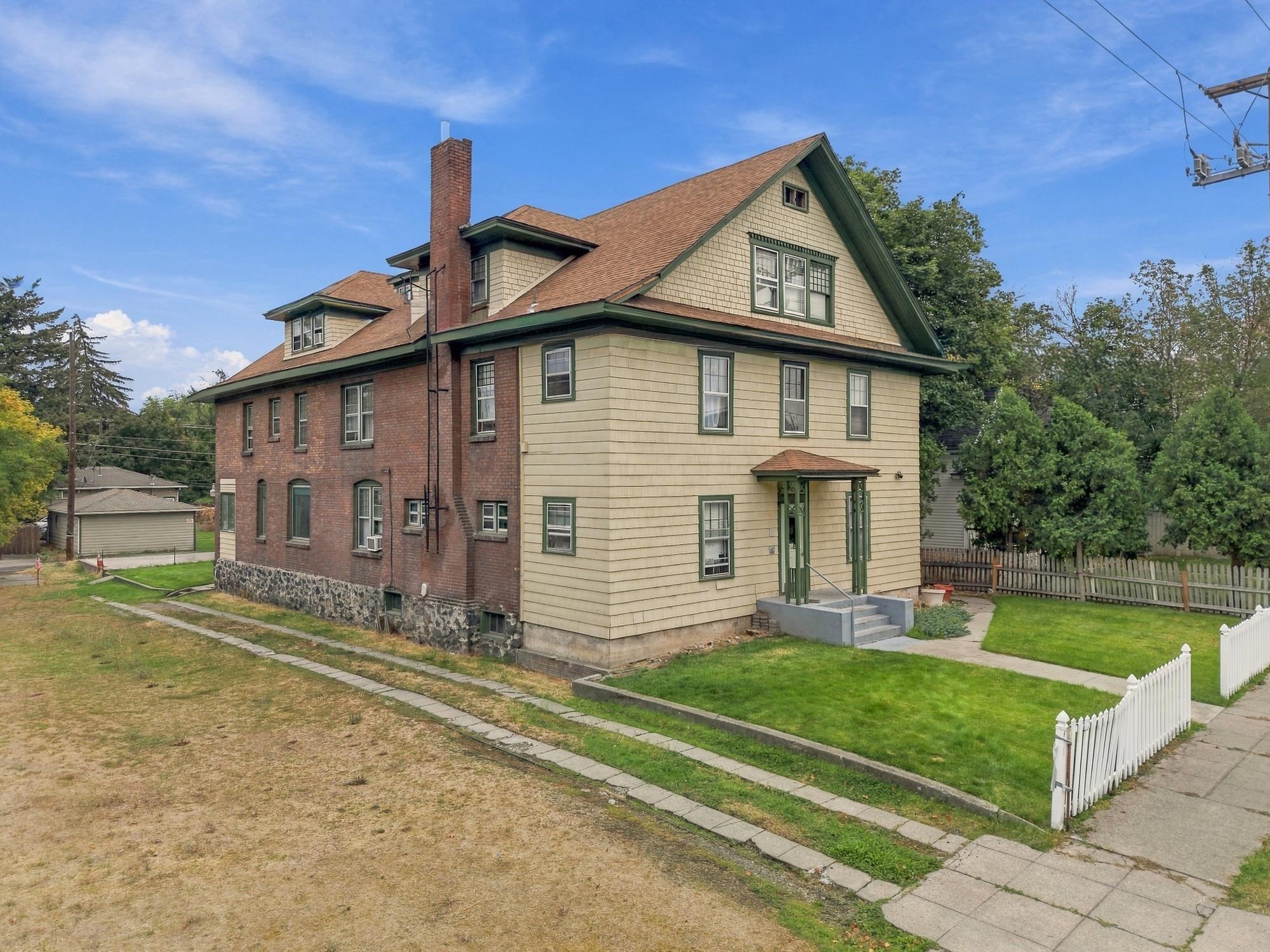 1414 N LINCOLN St - Photo 1