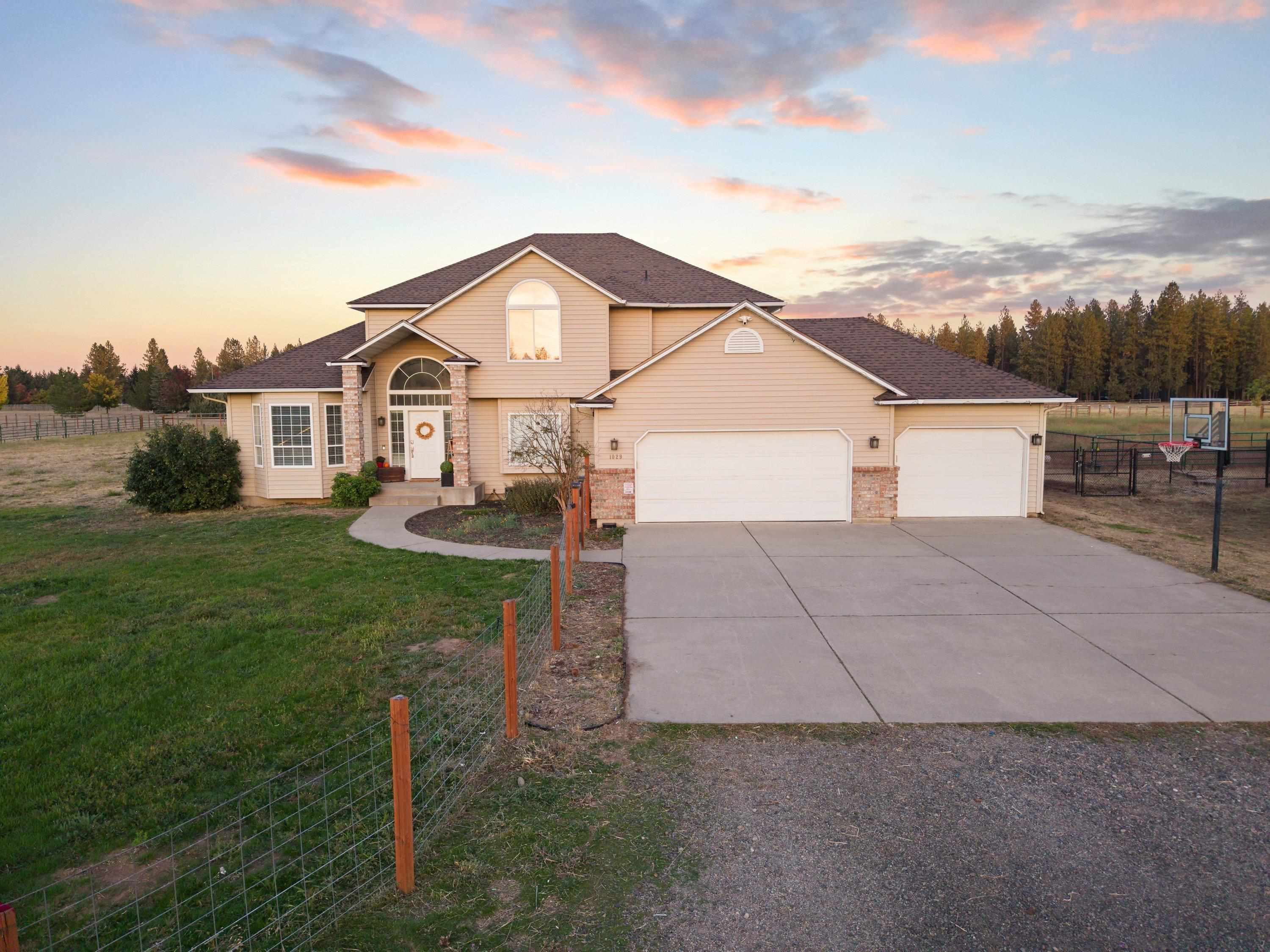 1029 W Crestview Rd - Photo 1