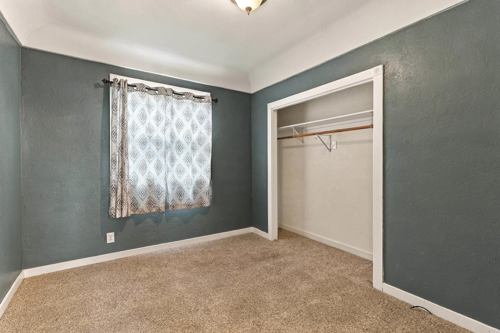 703 W Spofford Ave - Photo 14