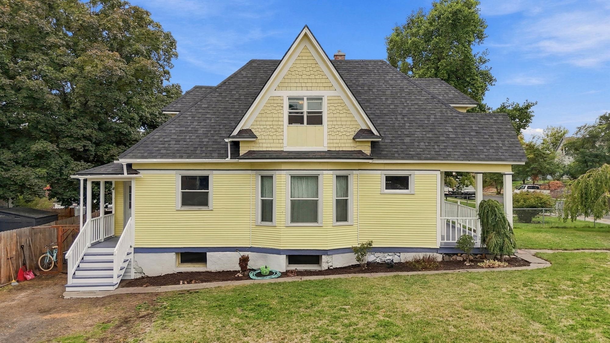 703 W Spofford Ave - Photo 2