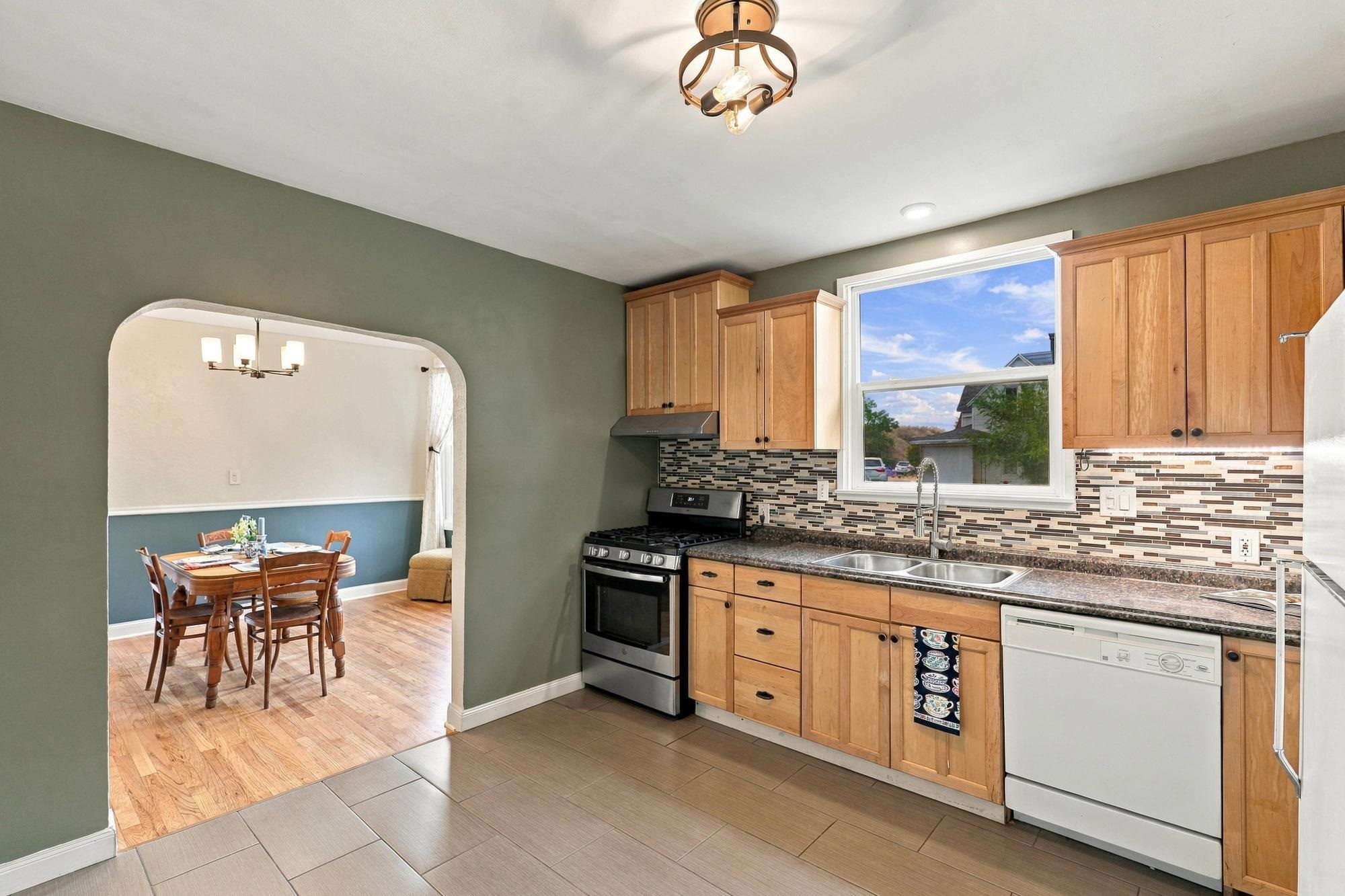 703 W Spofford Ave - Photo 5