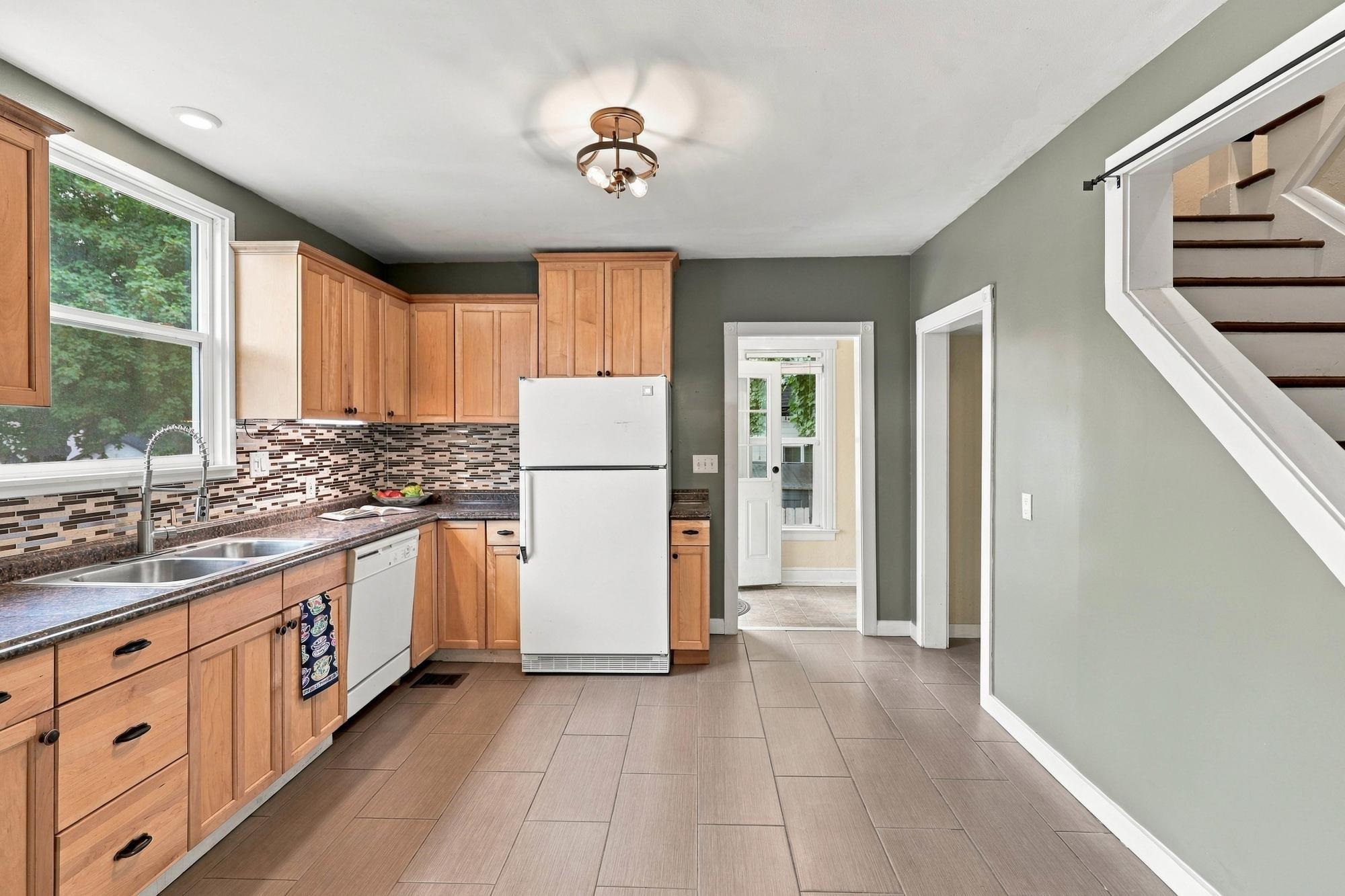 703 W Spofford Ave - Photo 3