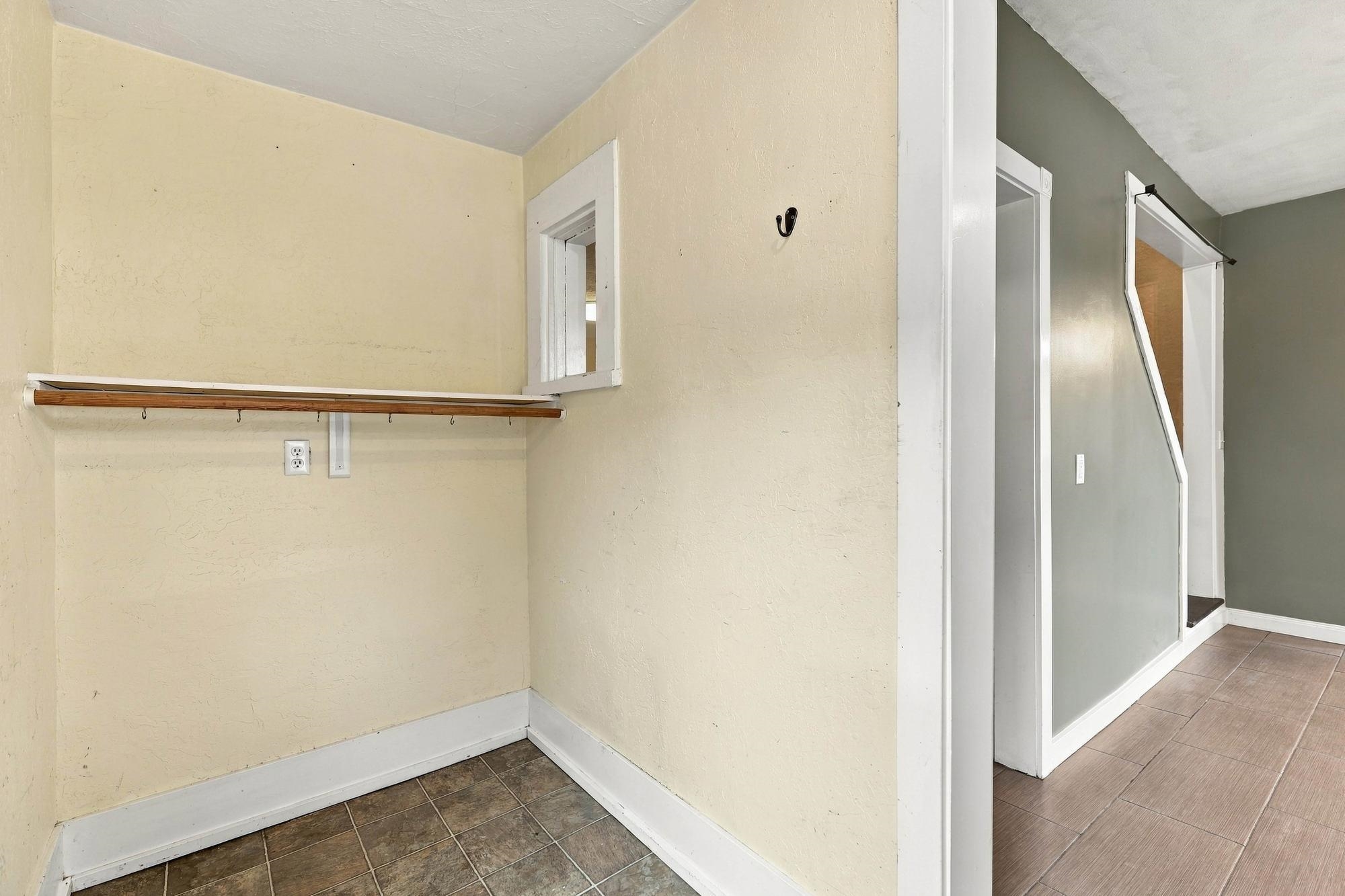 703 W Spofford Ave - Photo 16