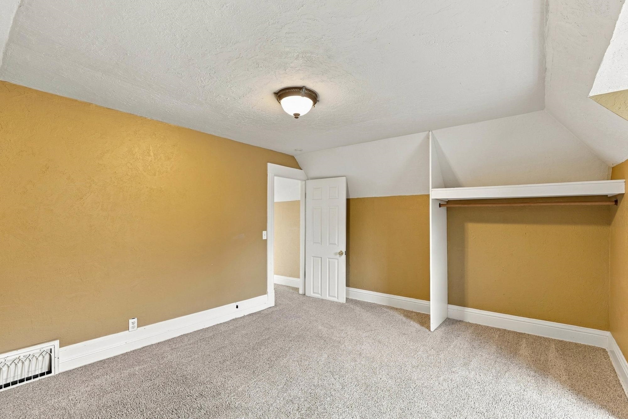 703 W Spofford Ave - Photo 18