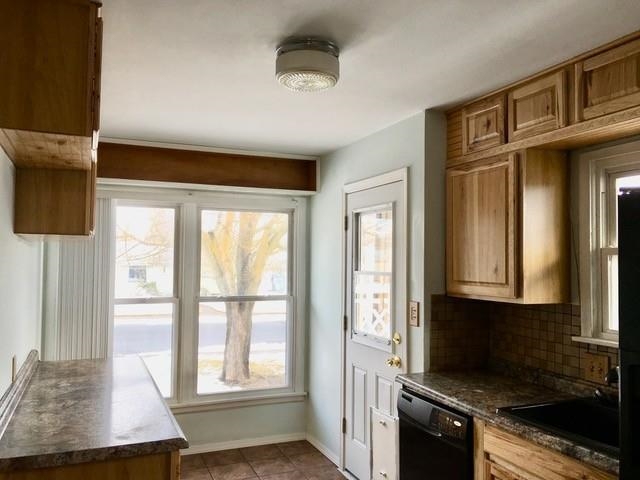 5617 N Elgin St - Photo 4
