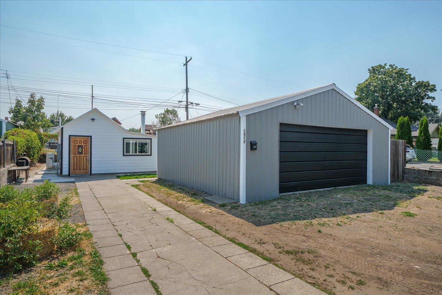 1914 E Heroy Ave - Photo 1