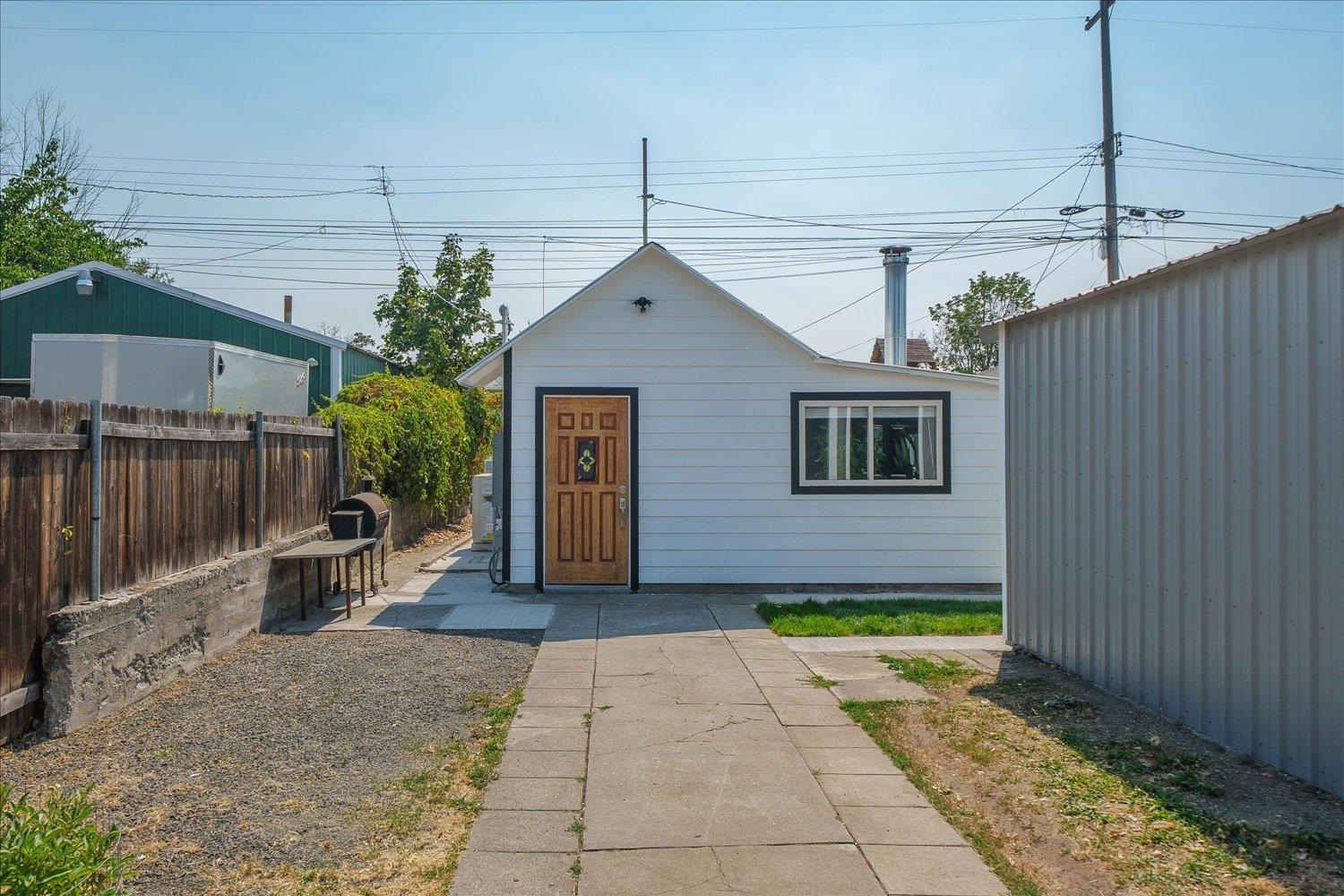 1914 E Heroy Ave - Photo 2