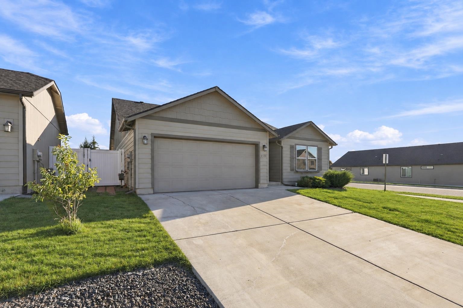 8531 W Pirates Ct - Photo 2