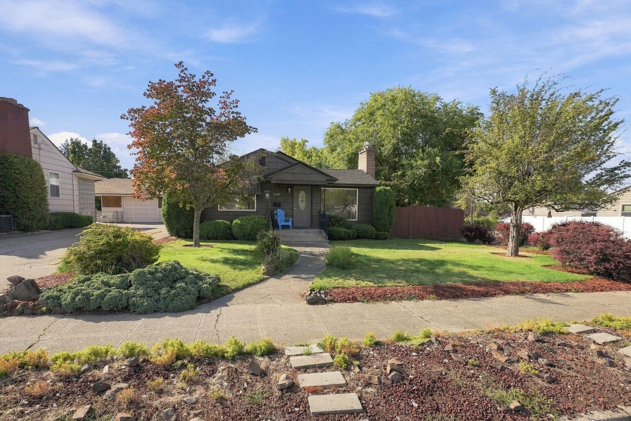 2337 W Rockwell Ave - Photo 1
