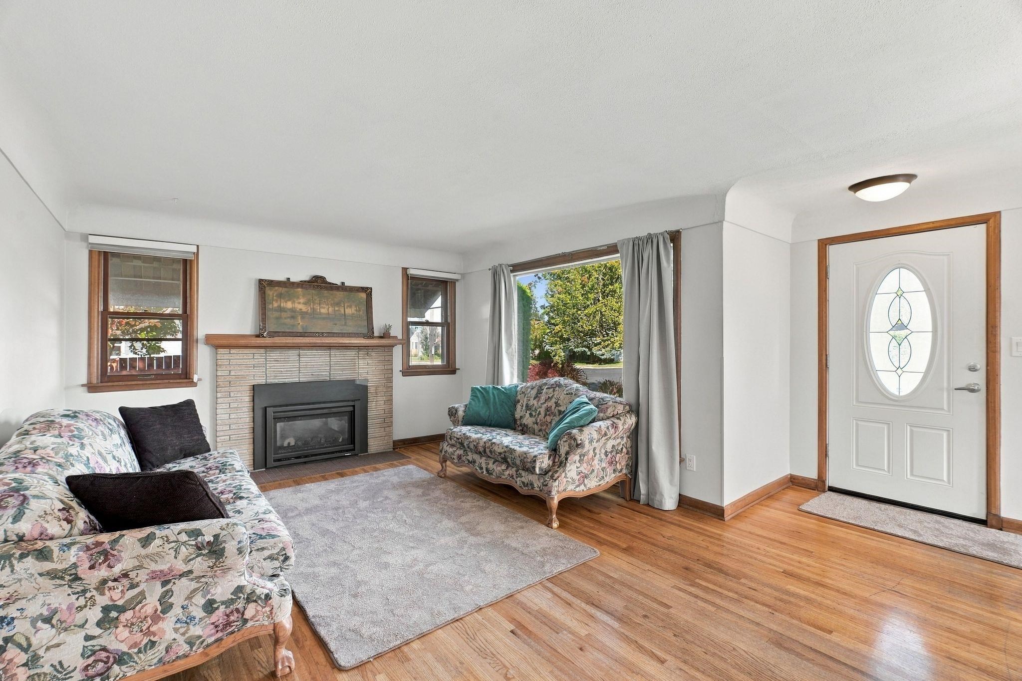 2337 W Rockwell Ave - Photo 2
