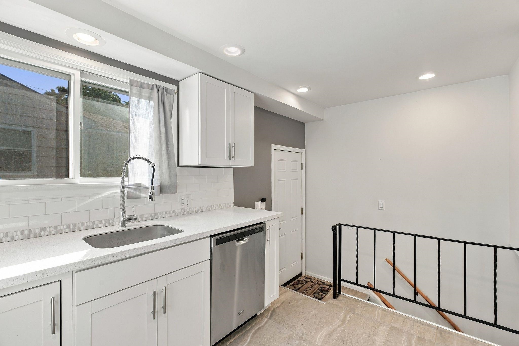 2337 W Rockwell Ave - Photo 9