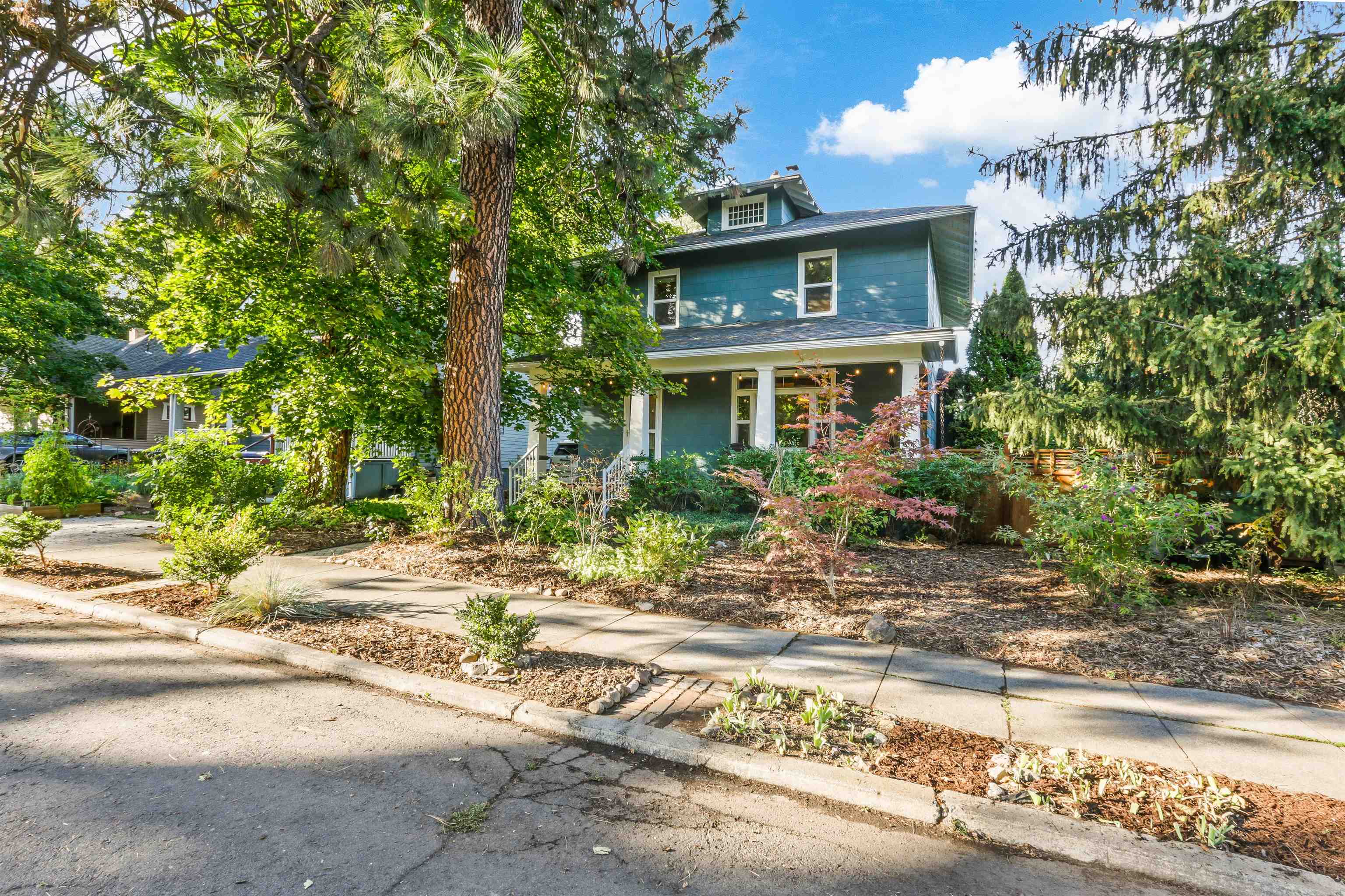 975 E 9th Ave - Photo 1