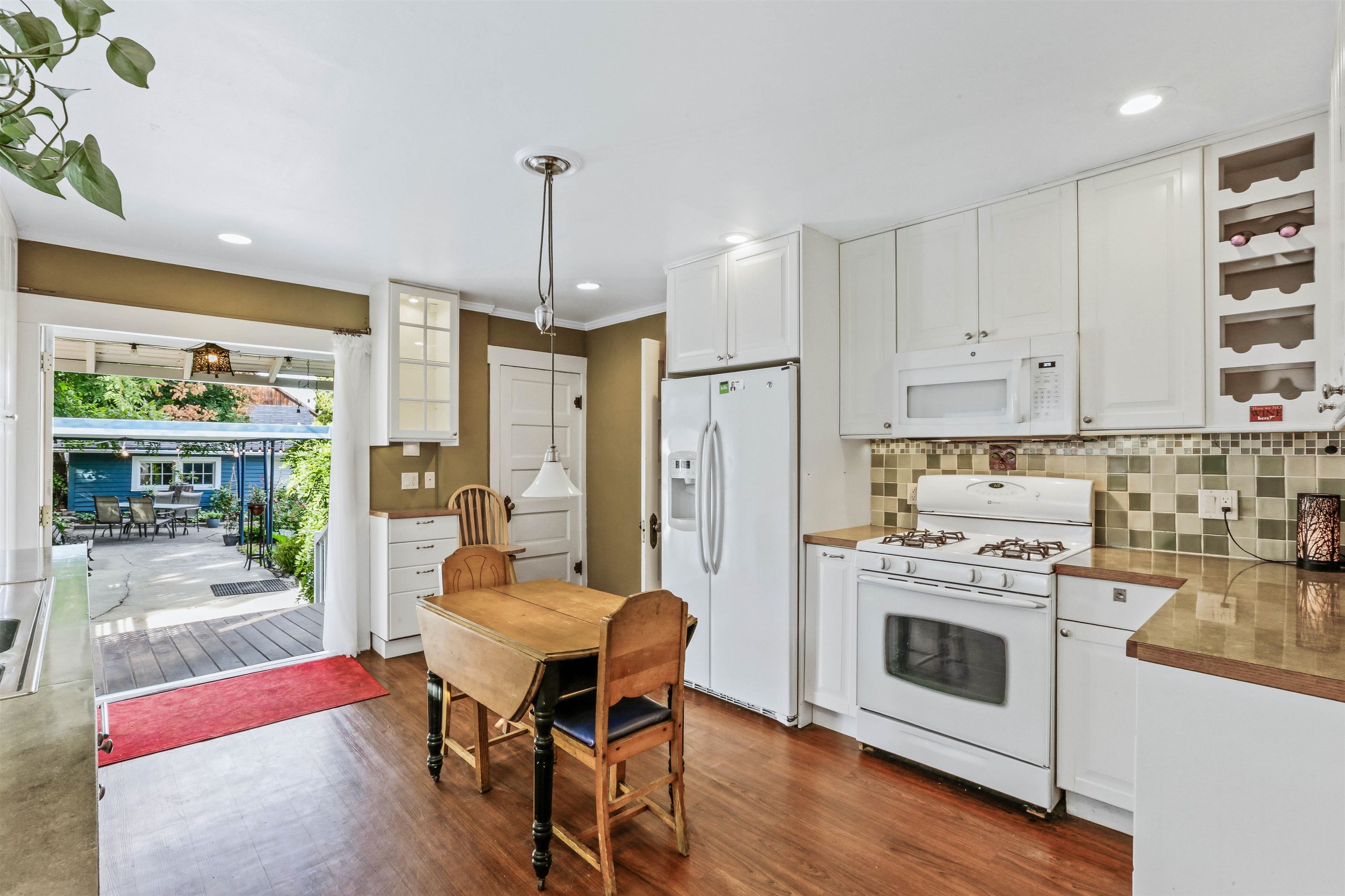 975 E 9th Ave - Photo 11