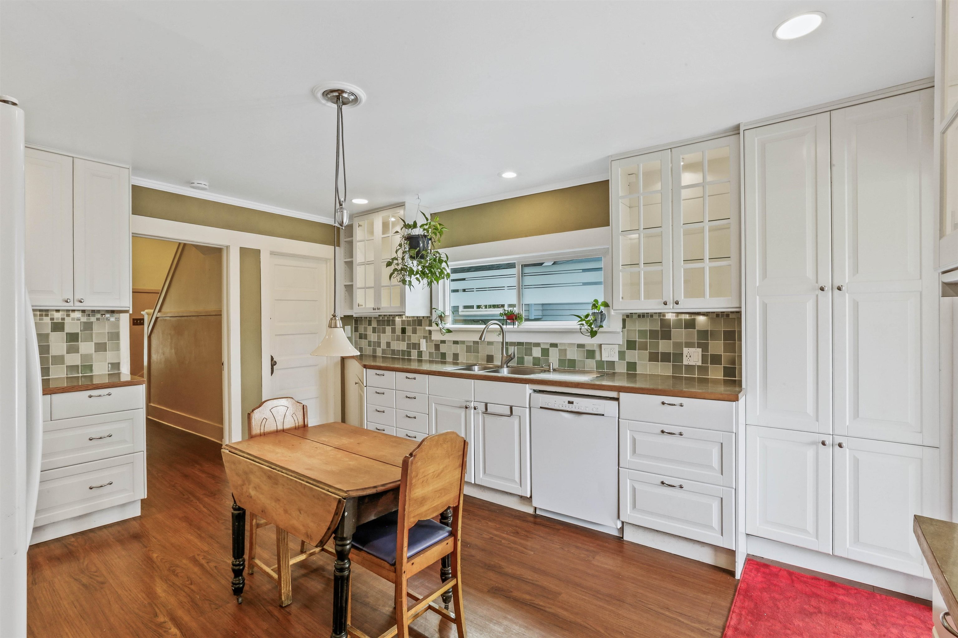 975 E 9th Ave - Photo 12