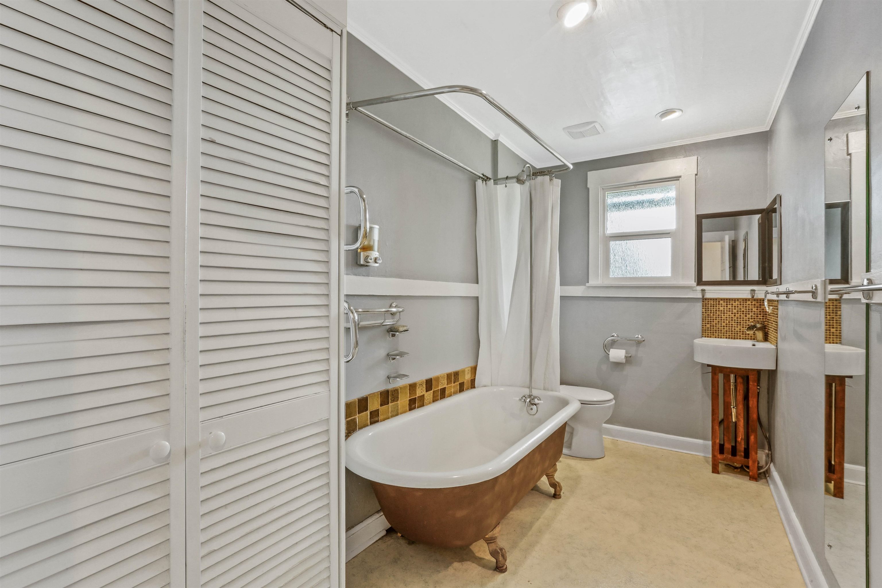 975 E 9th Ave - Photo 16