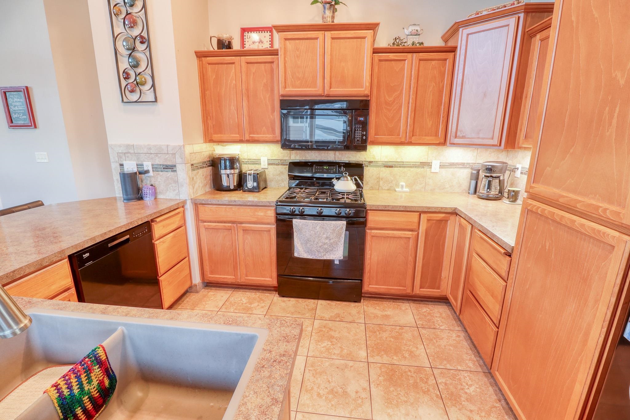 325 E Parker Ct - Photo 2