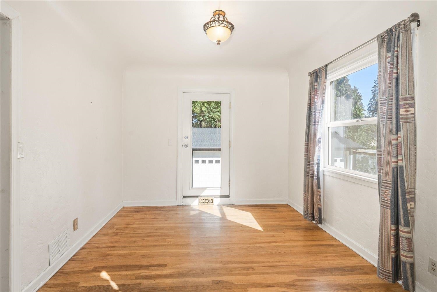 929 E 19th Ave - Photo 14