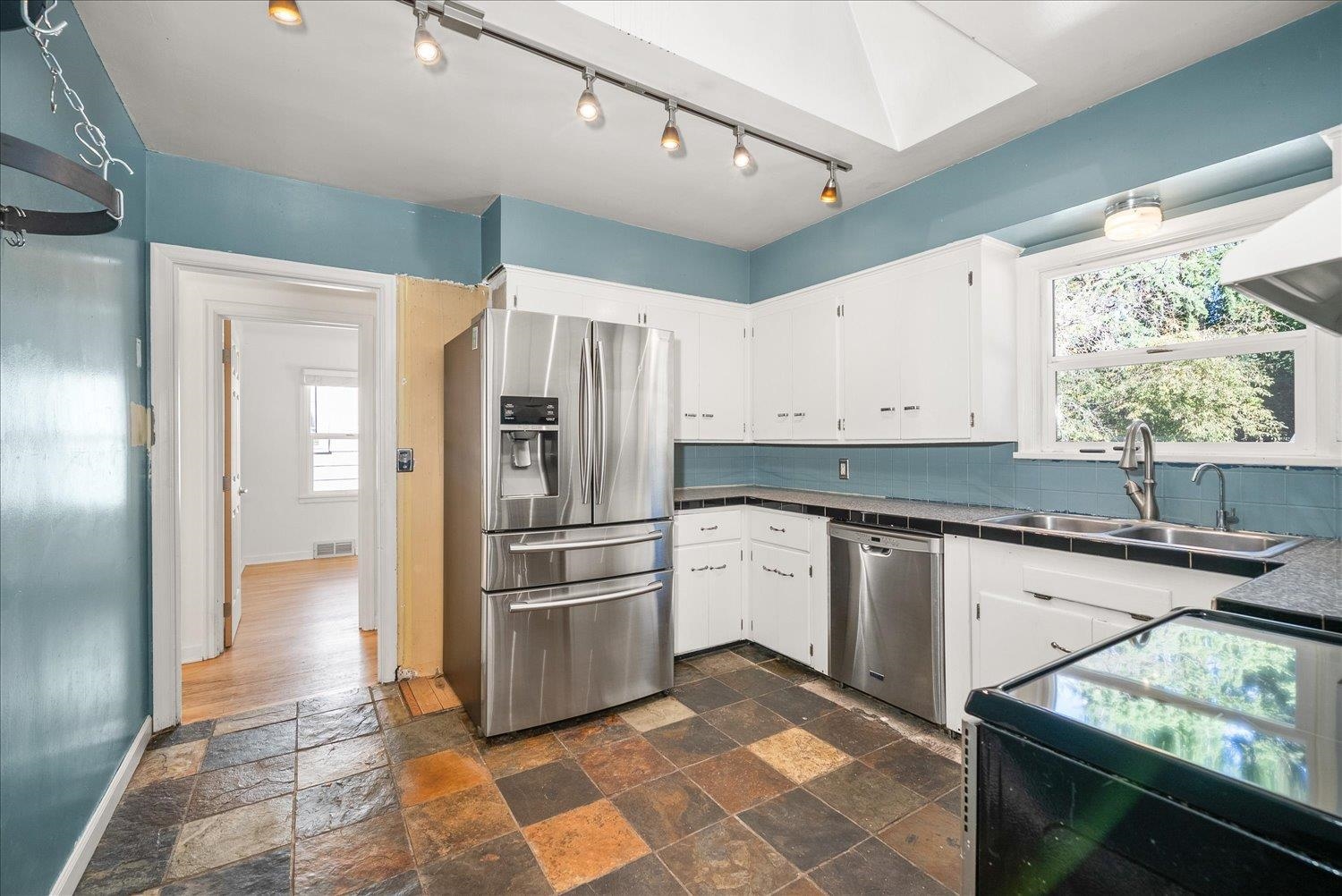 929 E 19th Ave - Photo 16